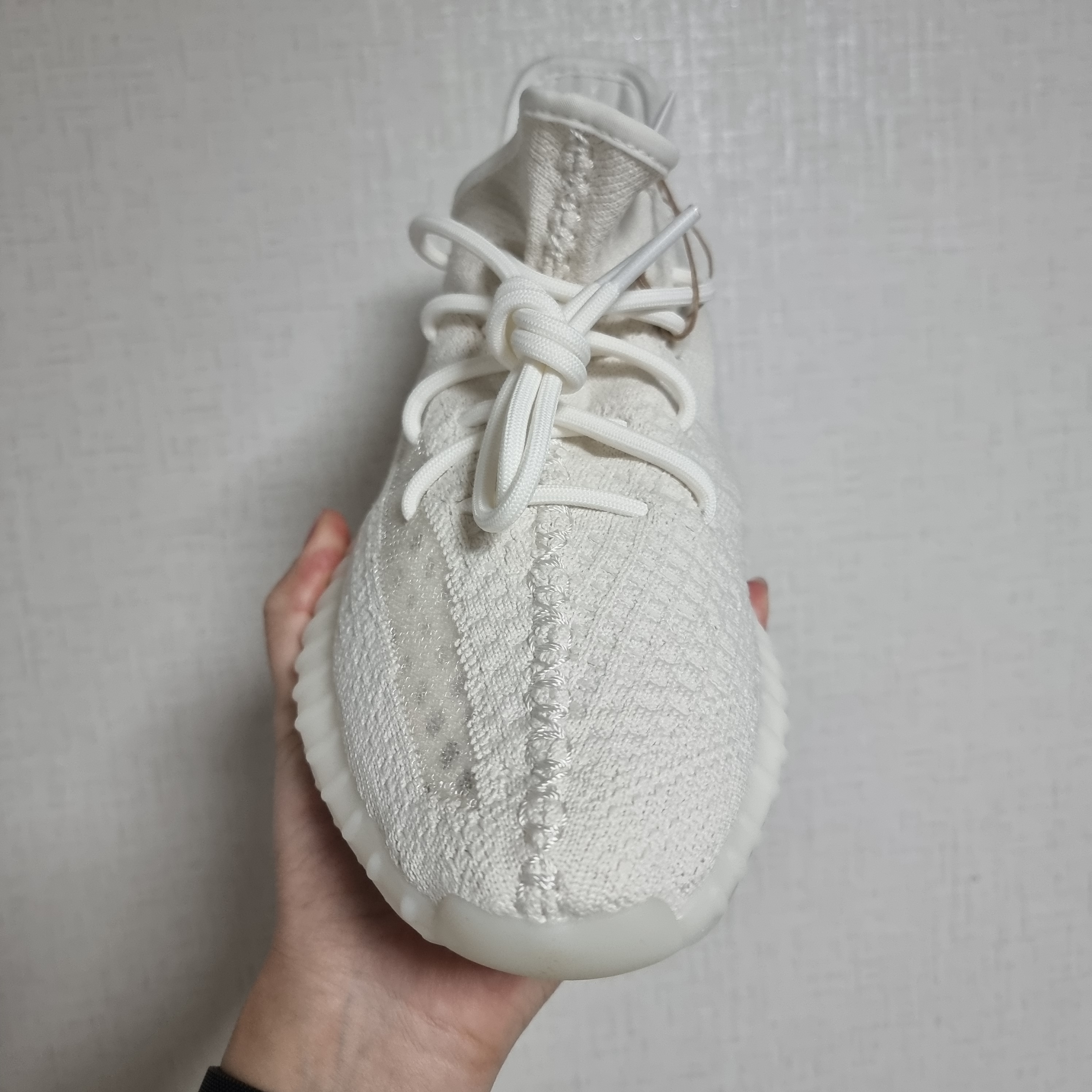 Adidas Yeezy Boost 350 V2 Bone 착용 스타일 - 2