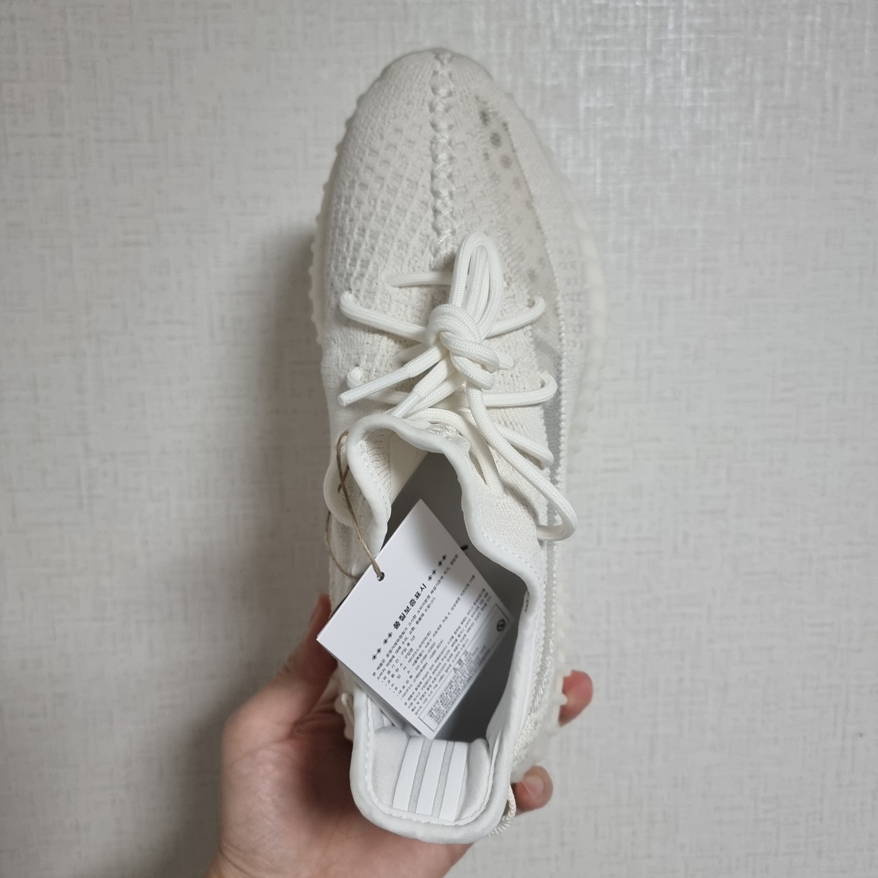 Adidas Yeezy Boost 350 V2 Bone 착용 스타일 - 5