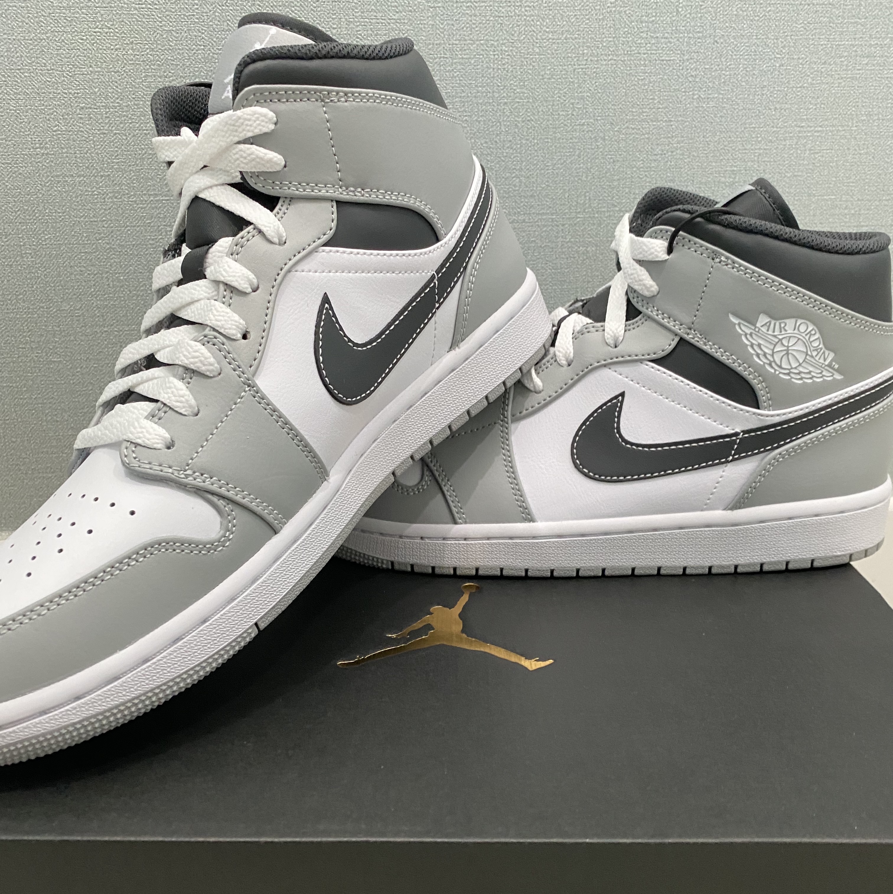 Jordan 1 Mid Light Smoke Grey Anthracite 착용 스타일