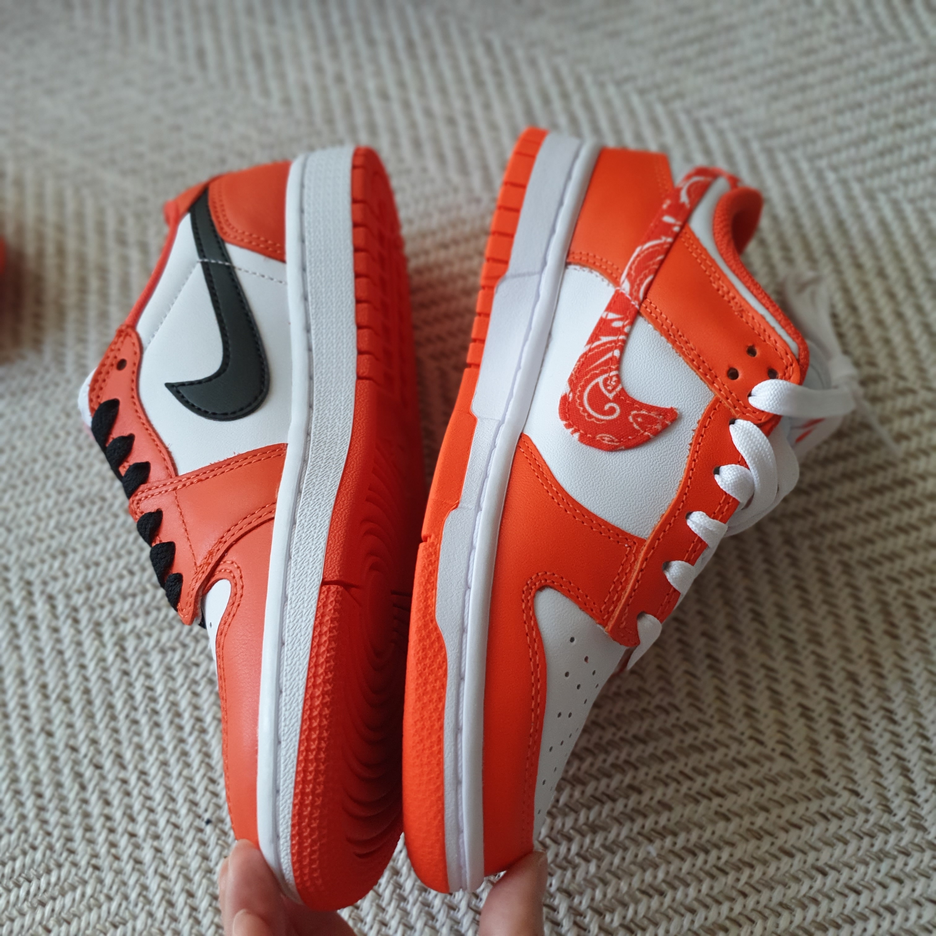 (W) Nike Dunk Low Essential Orange Paisley, (W) Jordan 1 Low OG Starfish 착용 스타일 - 5
