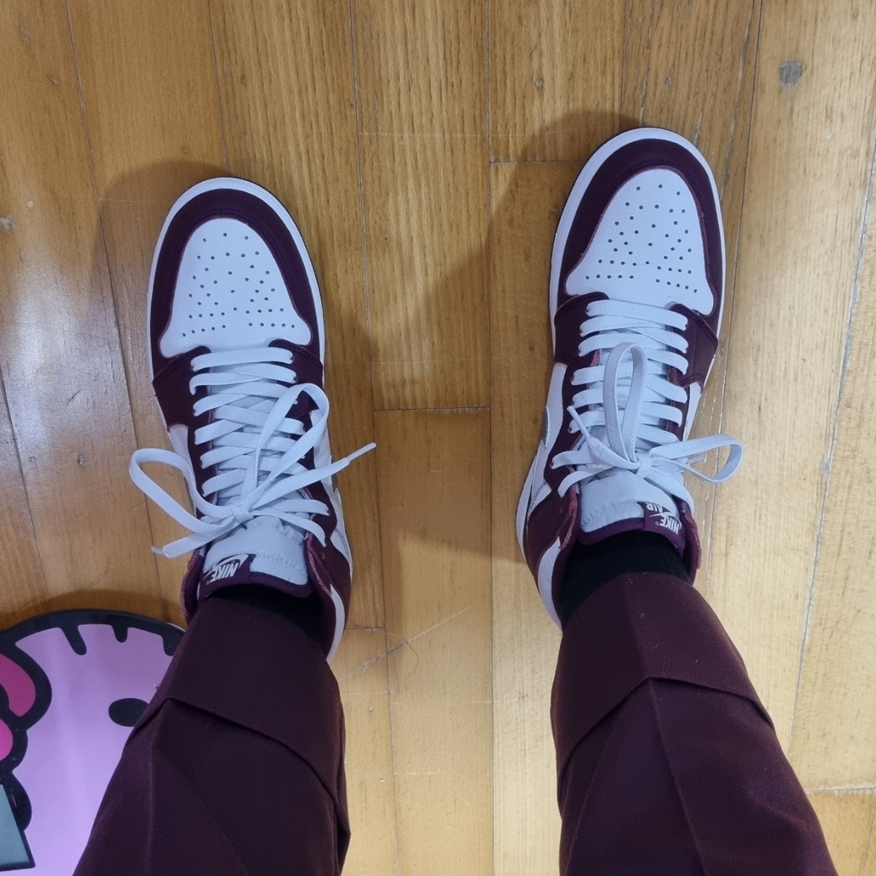 Jordan 1 Retro High OG Bordeaux 착용 스타일 - 2