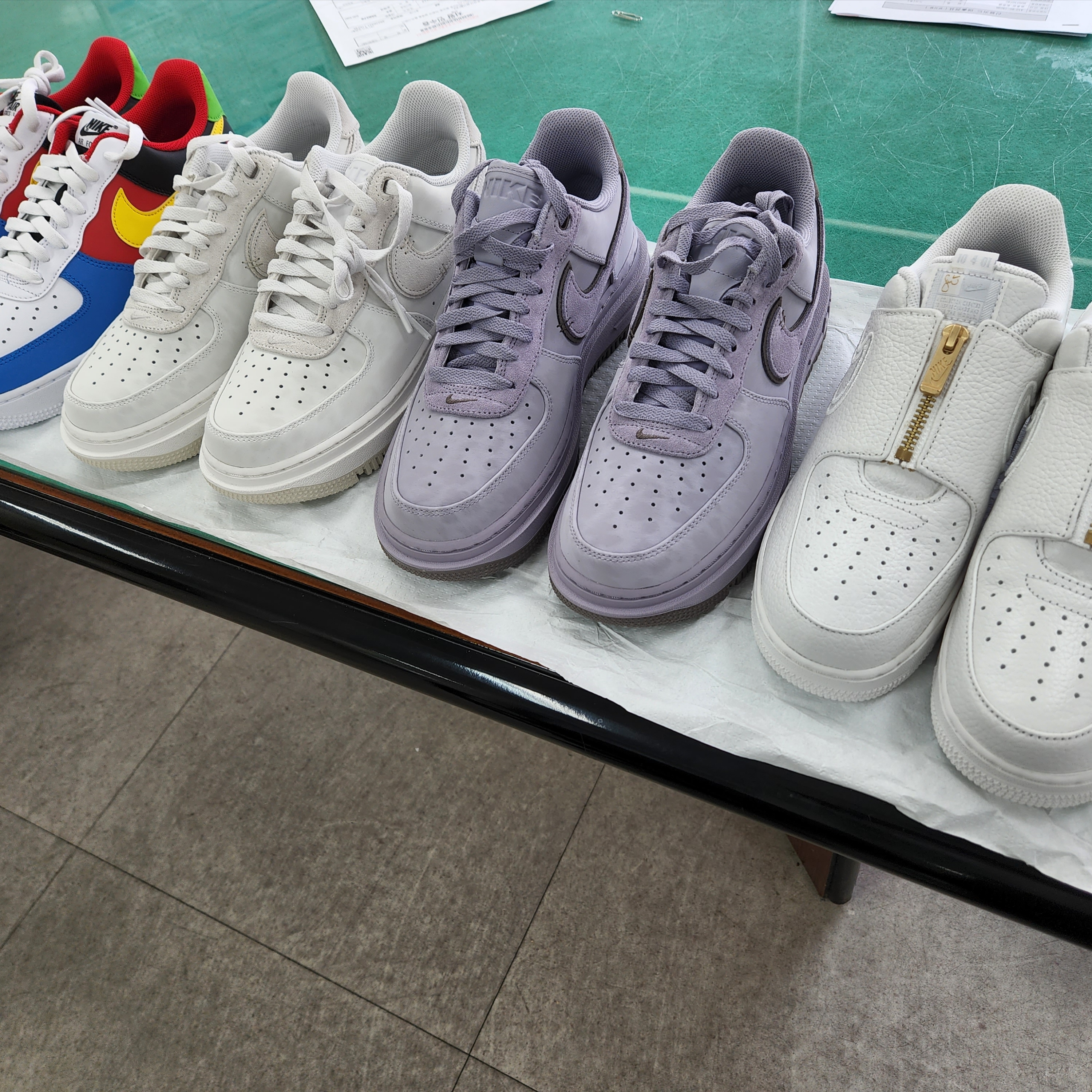 Nike x UNO Air Force 1 '07 QS White Yellow Zest, (W) Nike x Serena Williams Air Force 1 LXX Summit White 착용 스타일 - 1