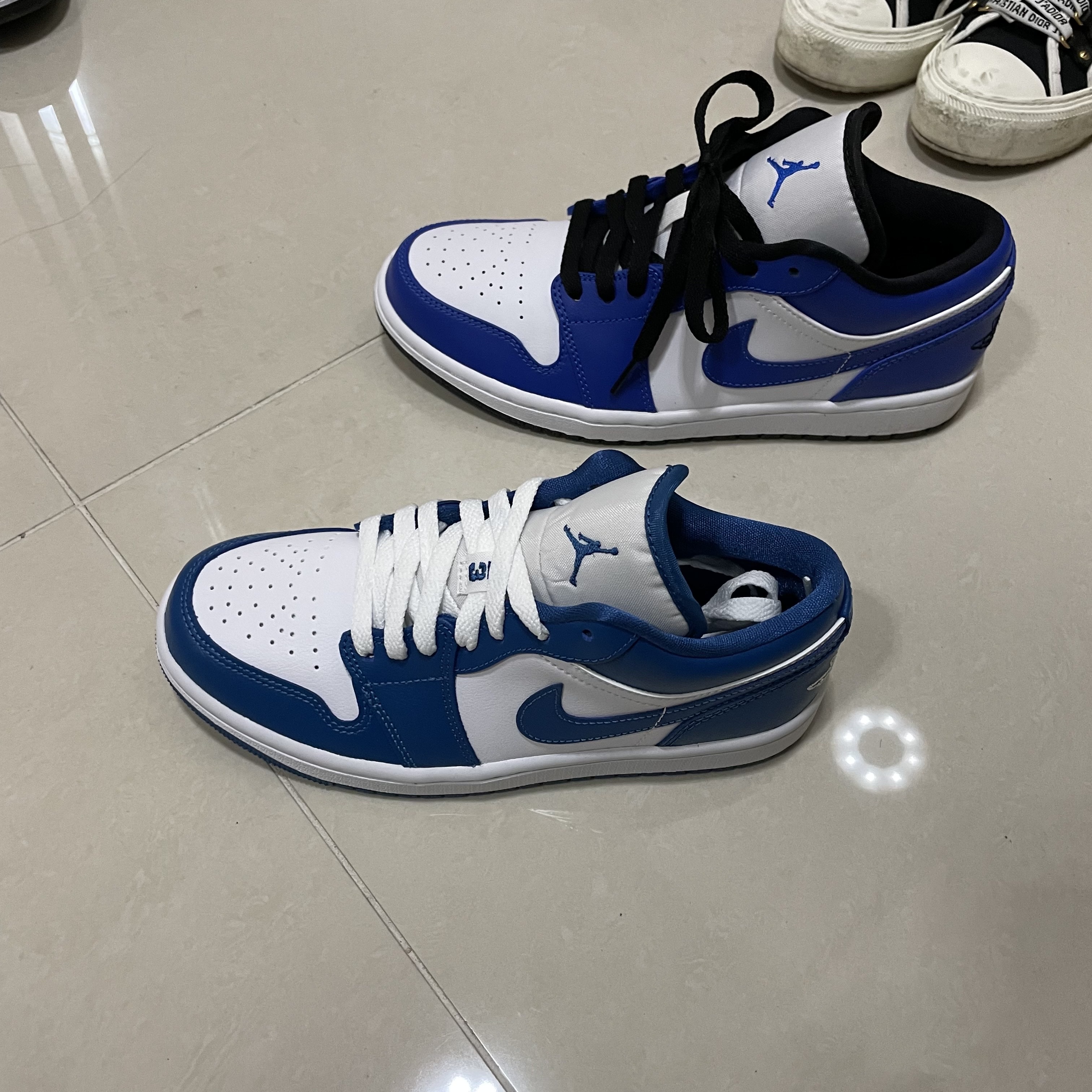 Jordan 1 Low Hyper Royal, (W) Jordan 1 Low White Dark Marina Blue 착용 스타일 - 2