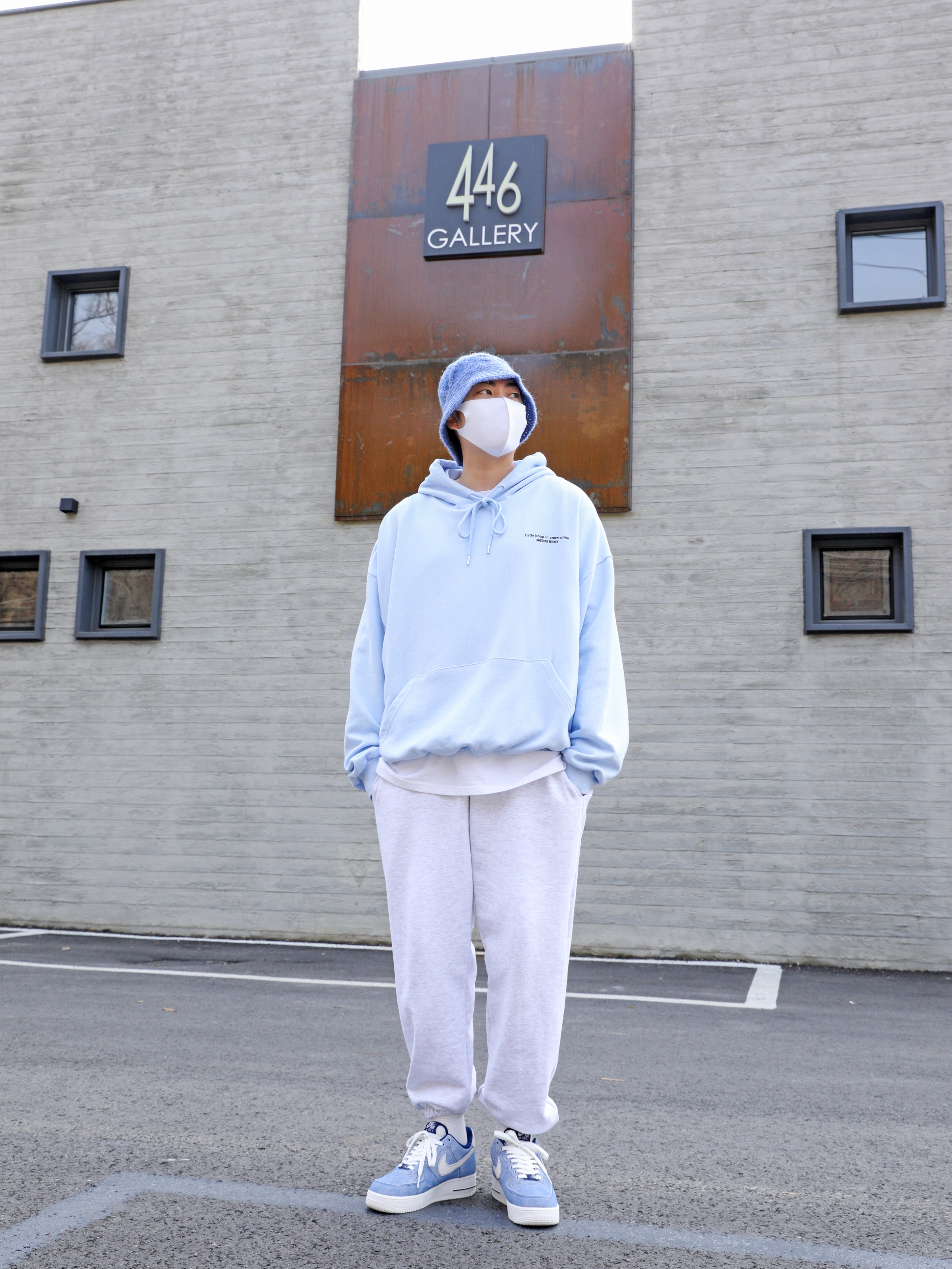 Nike Air Force 1 '07 LV8 Dusty Blue 착용 스타일 - 1