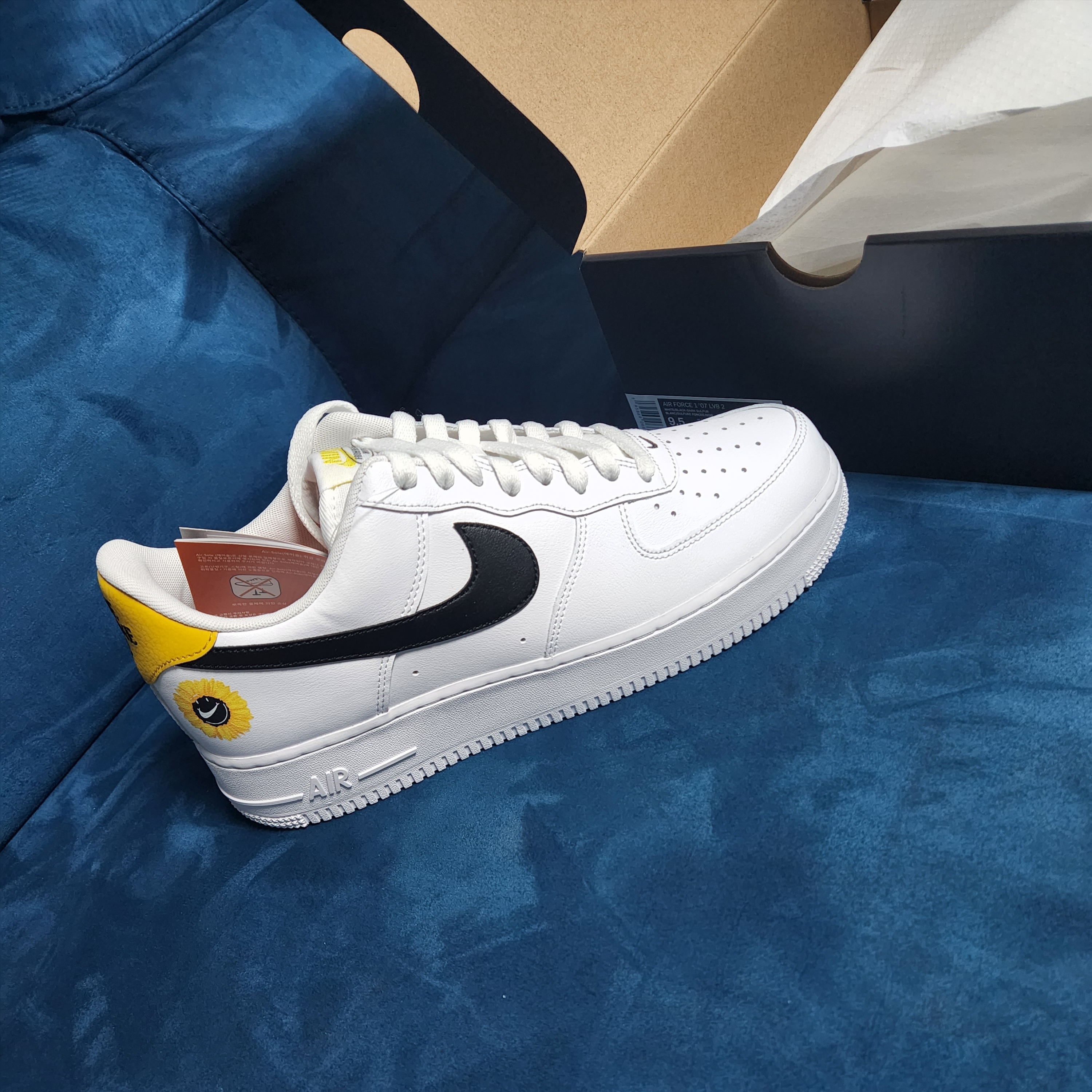 Nike Air Force 1 '07 LV8 2 Have a Nike Day 착용 스타일 - 2