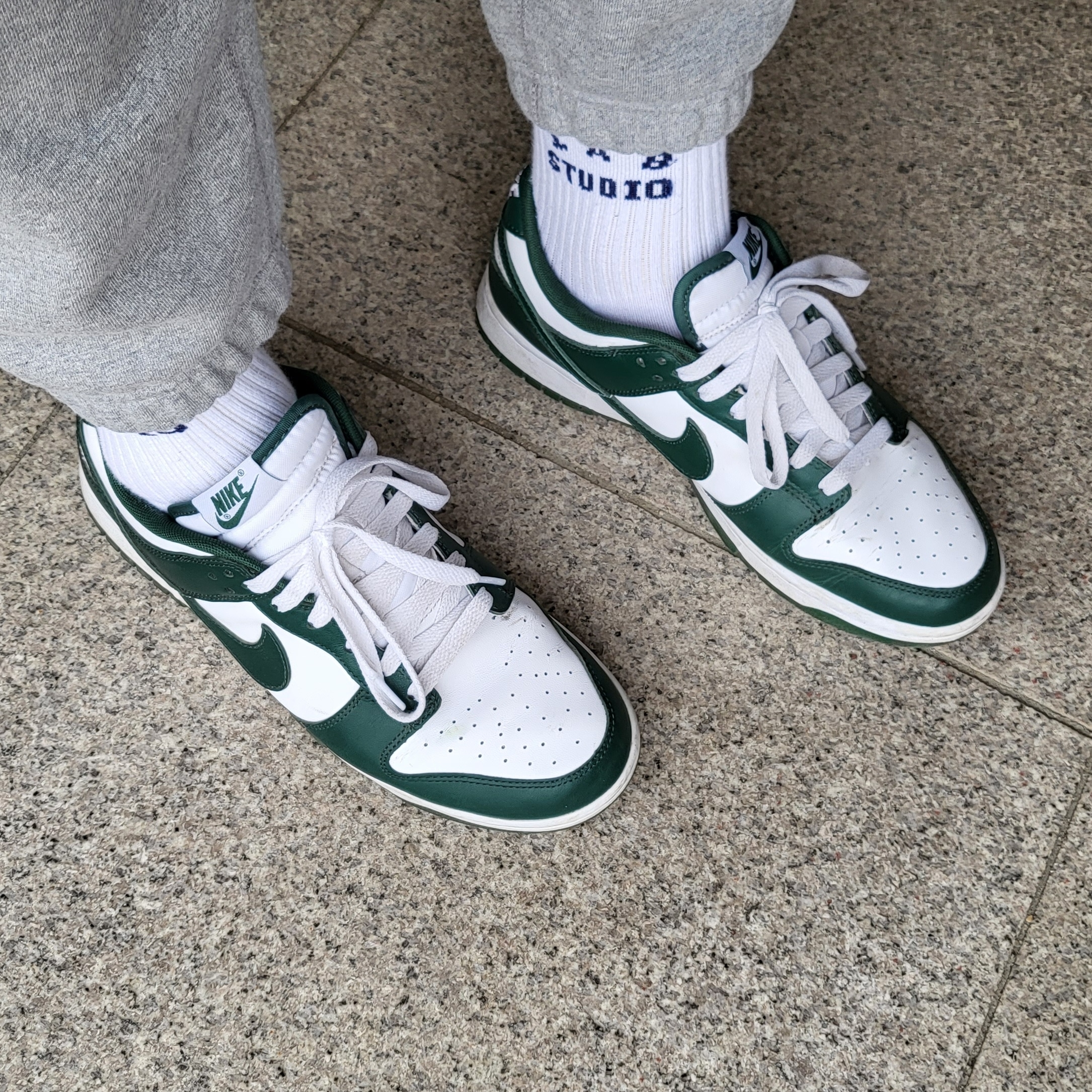 Nike Dunk Low Retro Varsity Green 착용 스타일