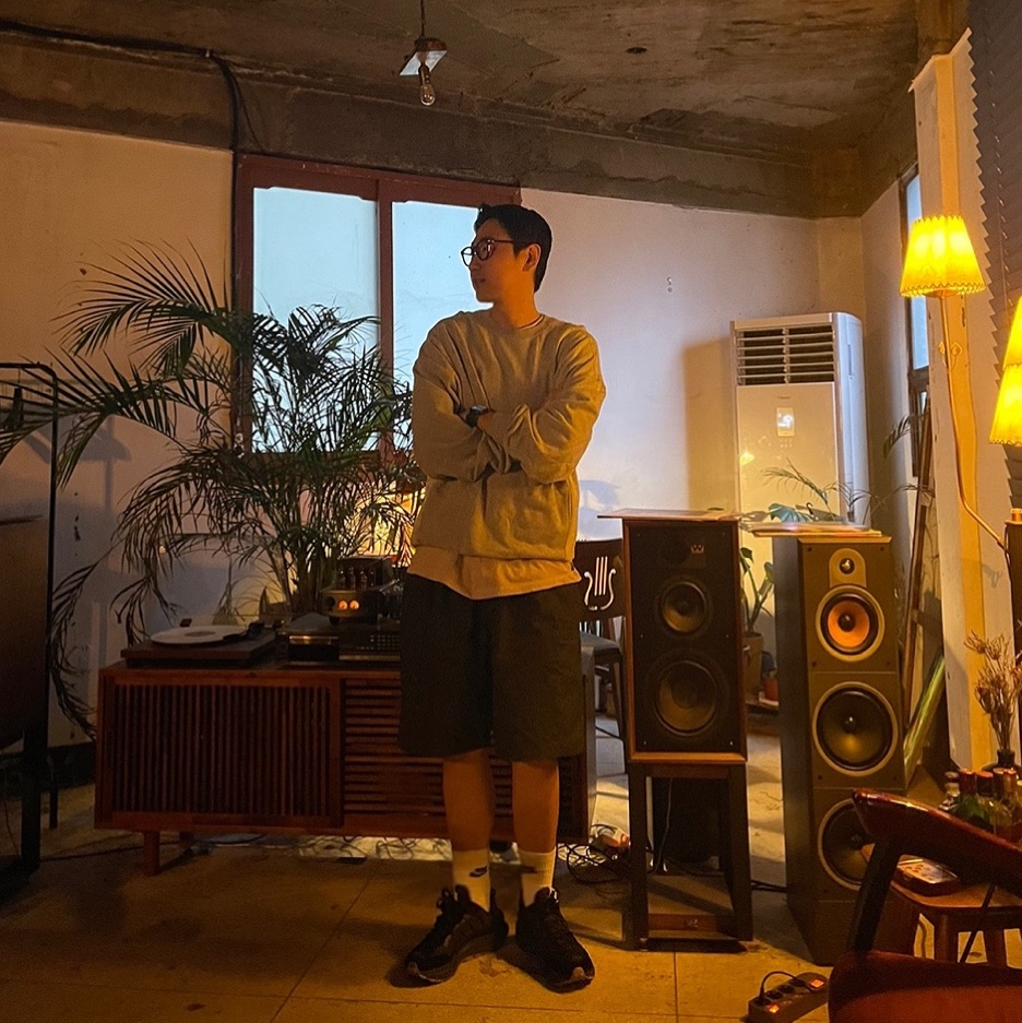 Nike x Sacai VaporWaffle Black and Gum, IAB Studio Pigment T-Shirt Oatmeal 착용 스타일