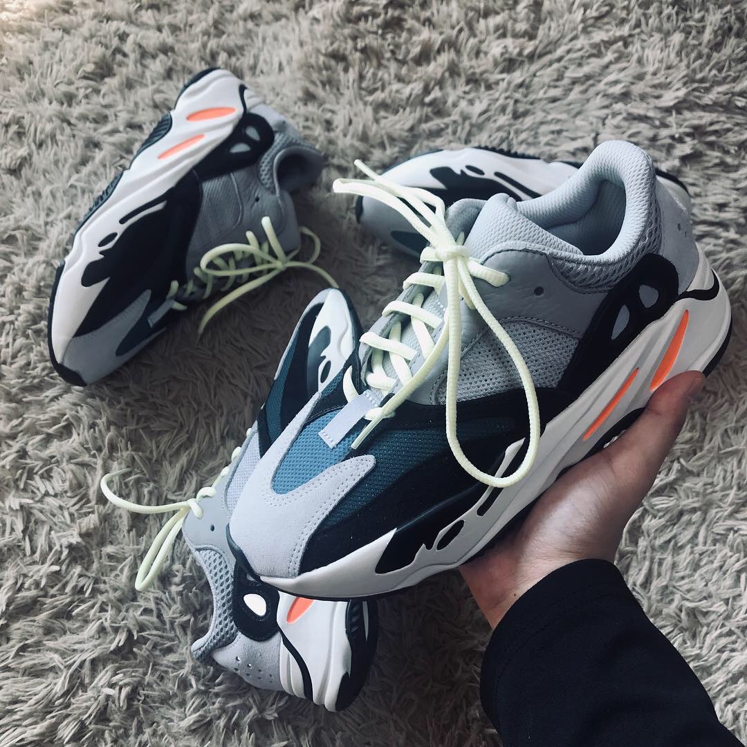 Adidas Yeezy Boost 700 Wave Runner Solid Grey 2017/2019, Adidas Yeezy Boost 700 Wave Runner Solid Grey 2021/2022 착용 스타일