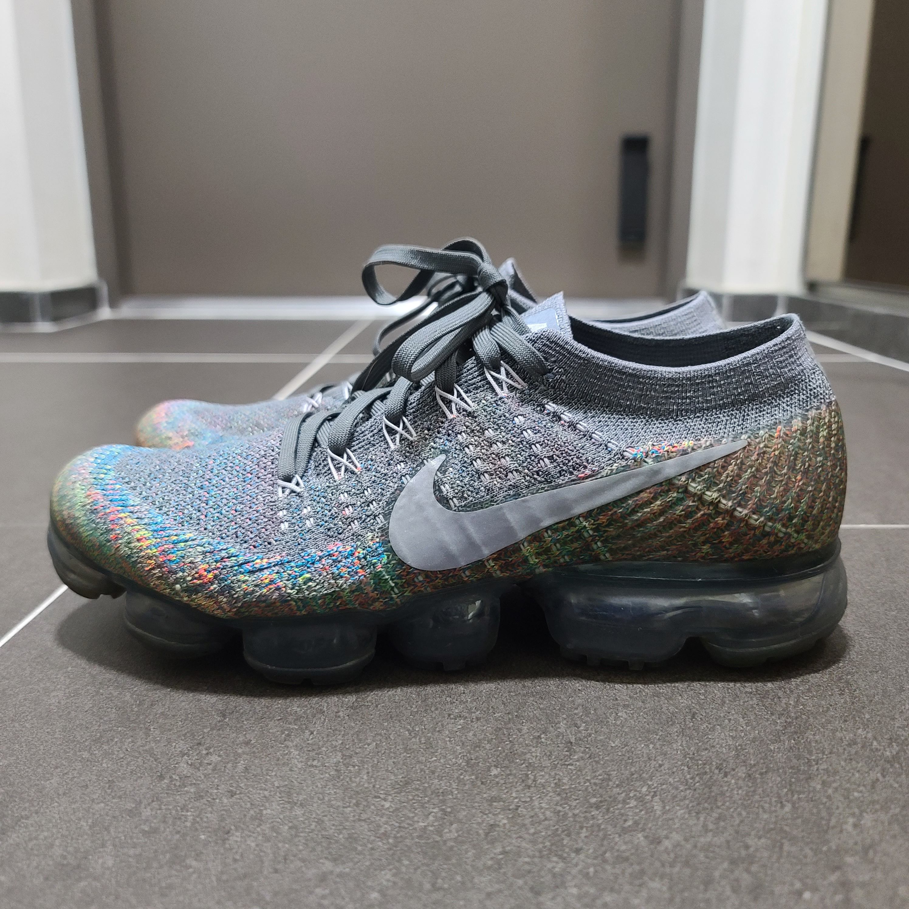 Nike Air VaporMax Grey Multi-Color 착용 스타일 - 1