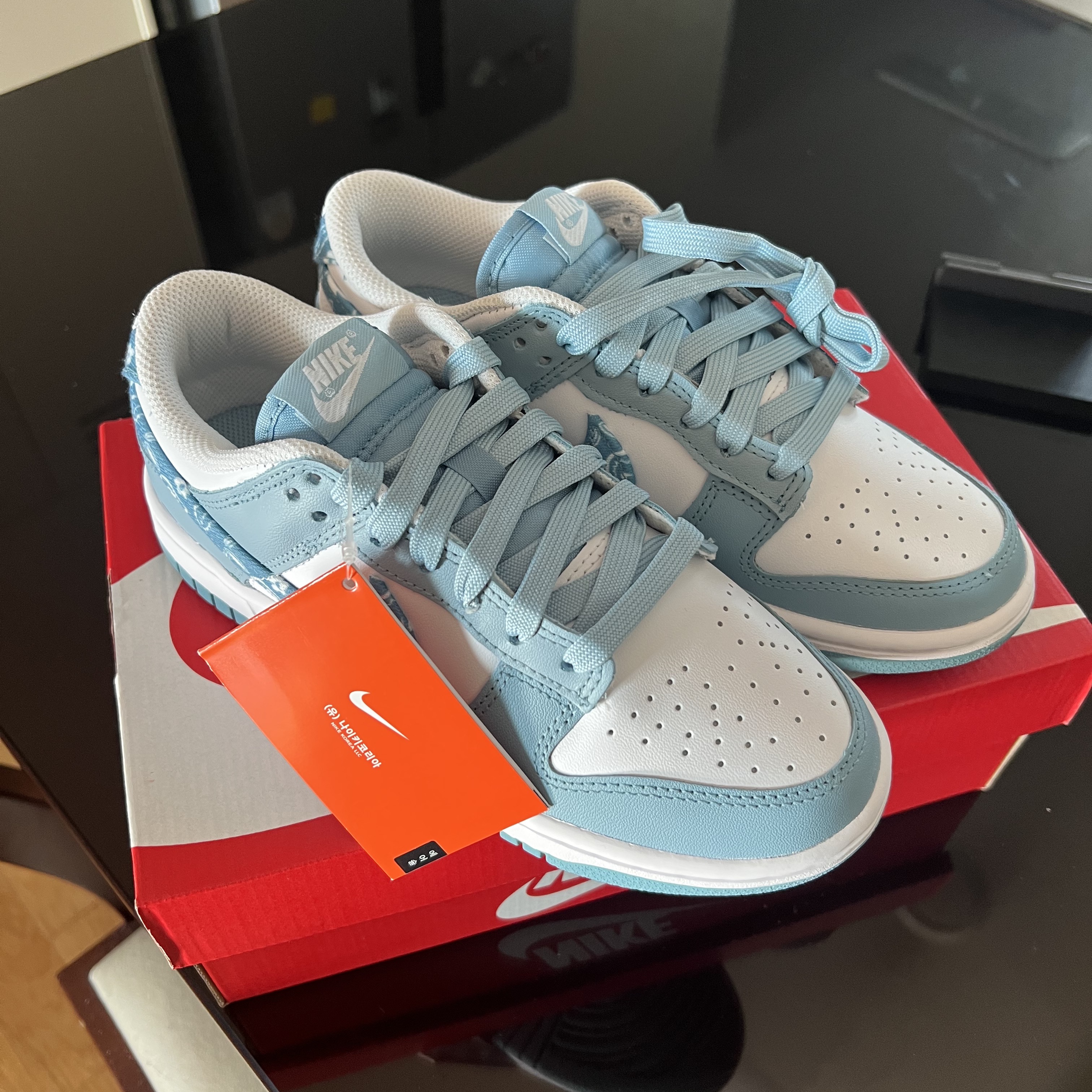 (W) Nike Dunk Low Essential Blue Paisley 착용 스타일