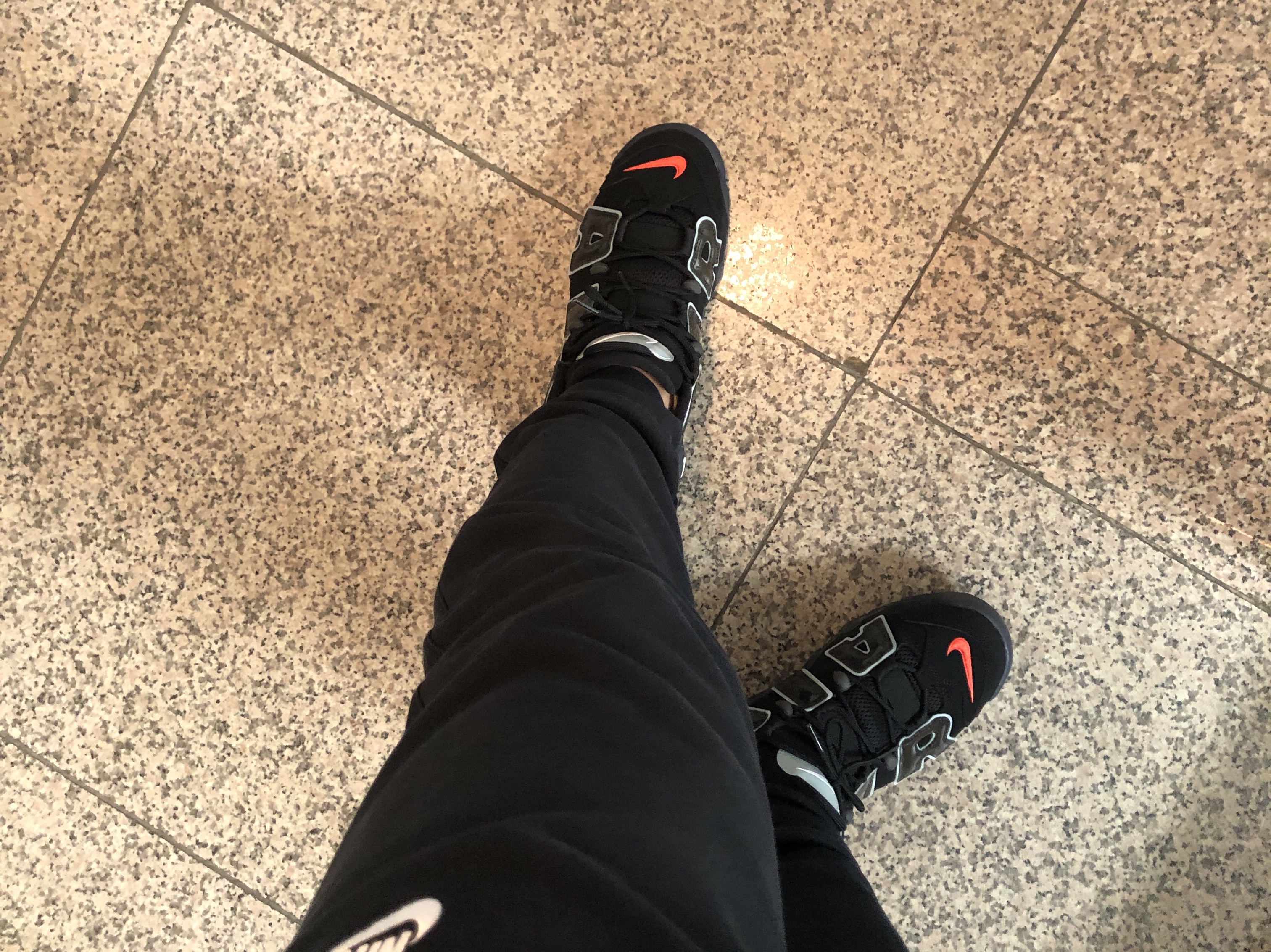 Nike Air More Uptempo 96 Maximum Volume 착용 스타일