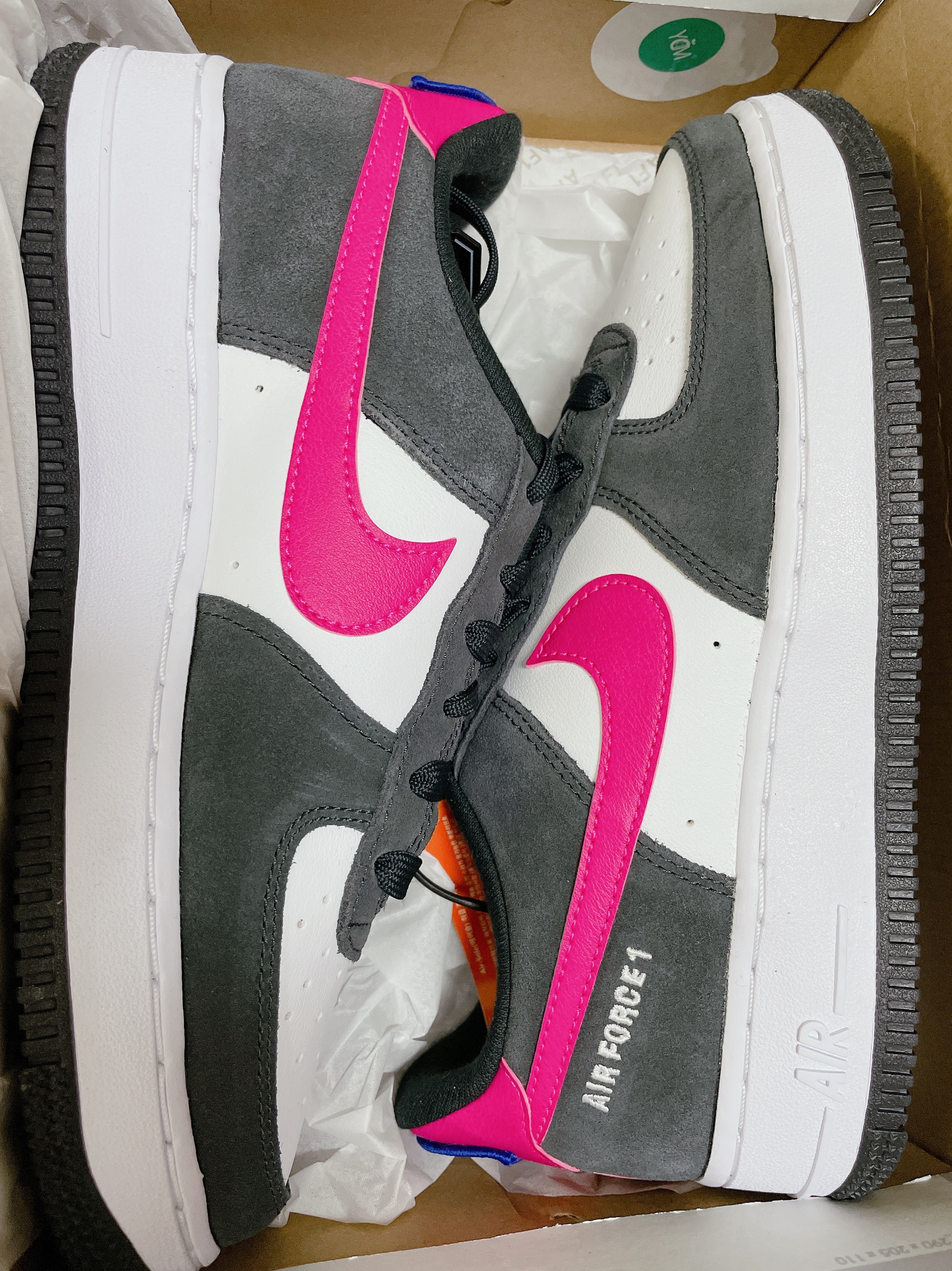 (GS) Nike Air Force 1 LV8 Athletic Club Black Pink Prime 착용 스타일 - 1