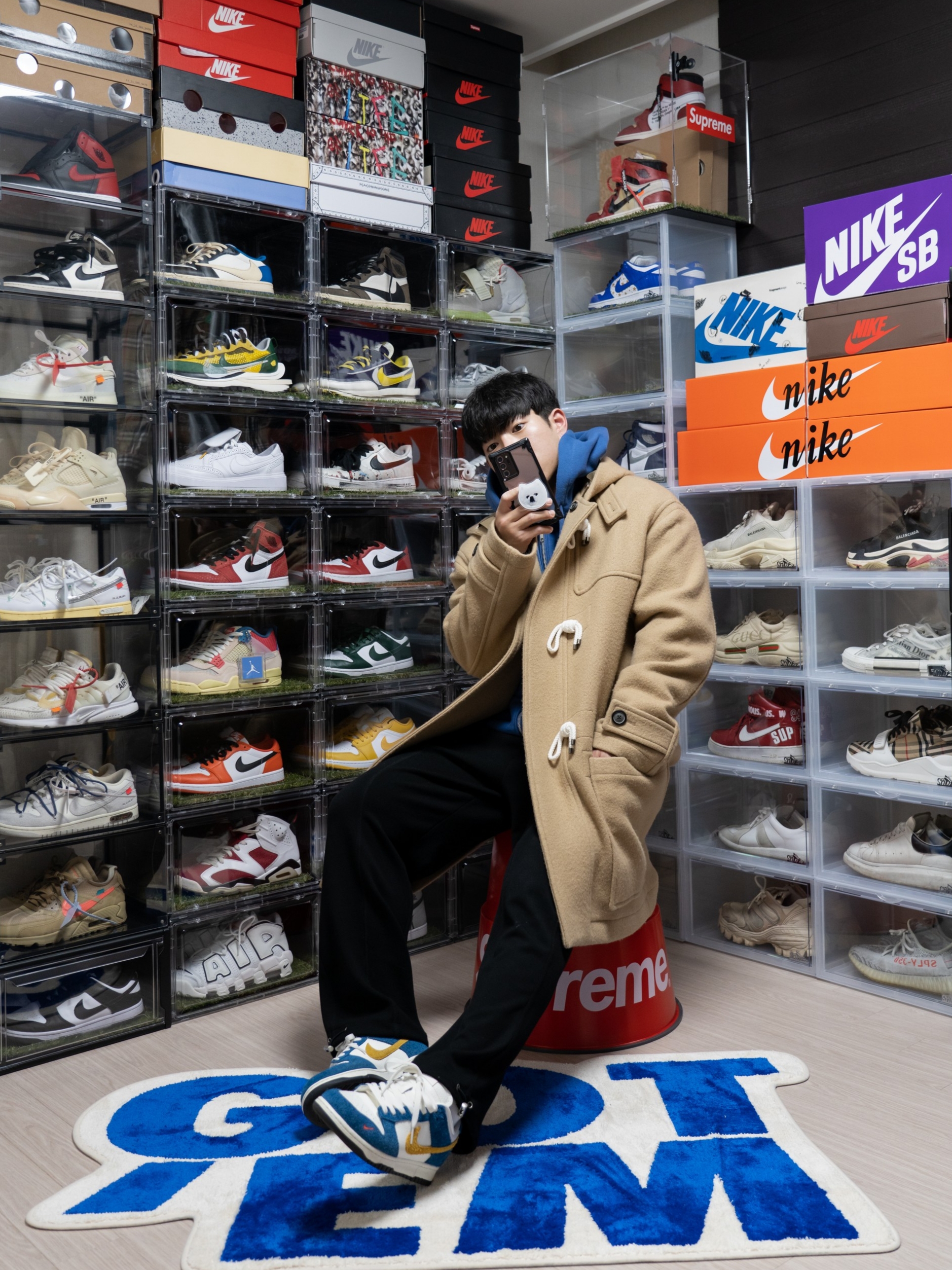 Nike x Supreme SB Dunk Low Hyper Blue, Jordan 1 x Off-White Retro High Chicago The Ten 착용 스타일