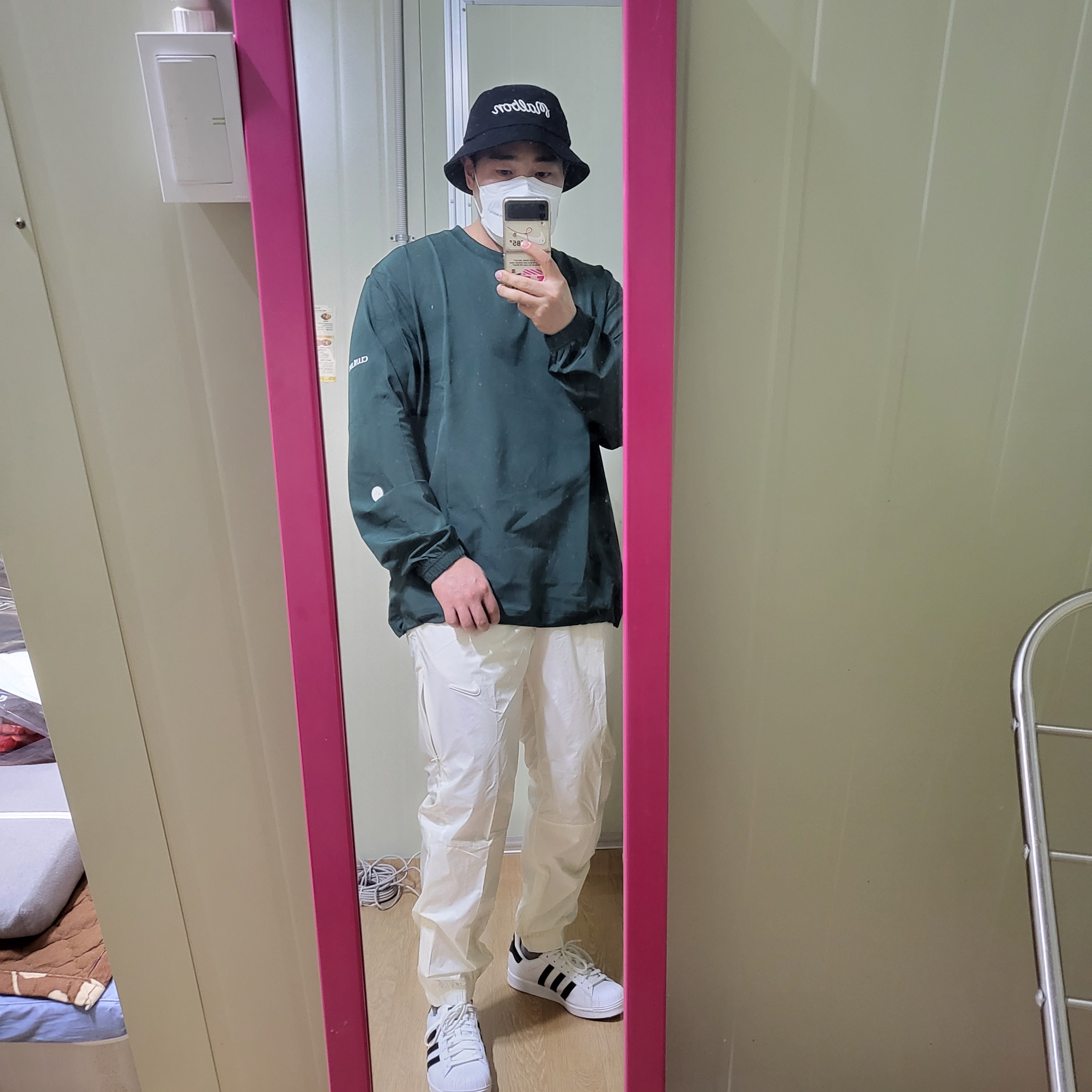 Adidas Golf Superstar White Black, Nike x Drake Nocta Golf Crewneck Top Green - US/EU 착용 스타일