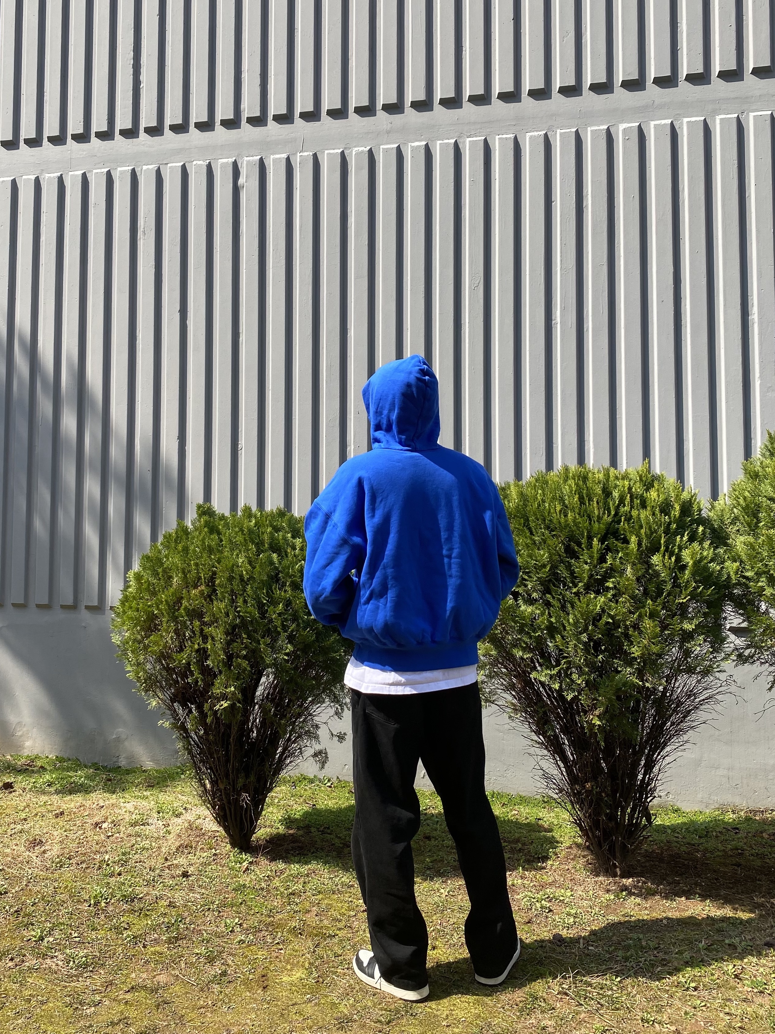 Yeezy Gap Hoodie Blue 착용 스타일 - 1