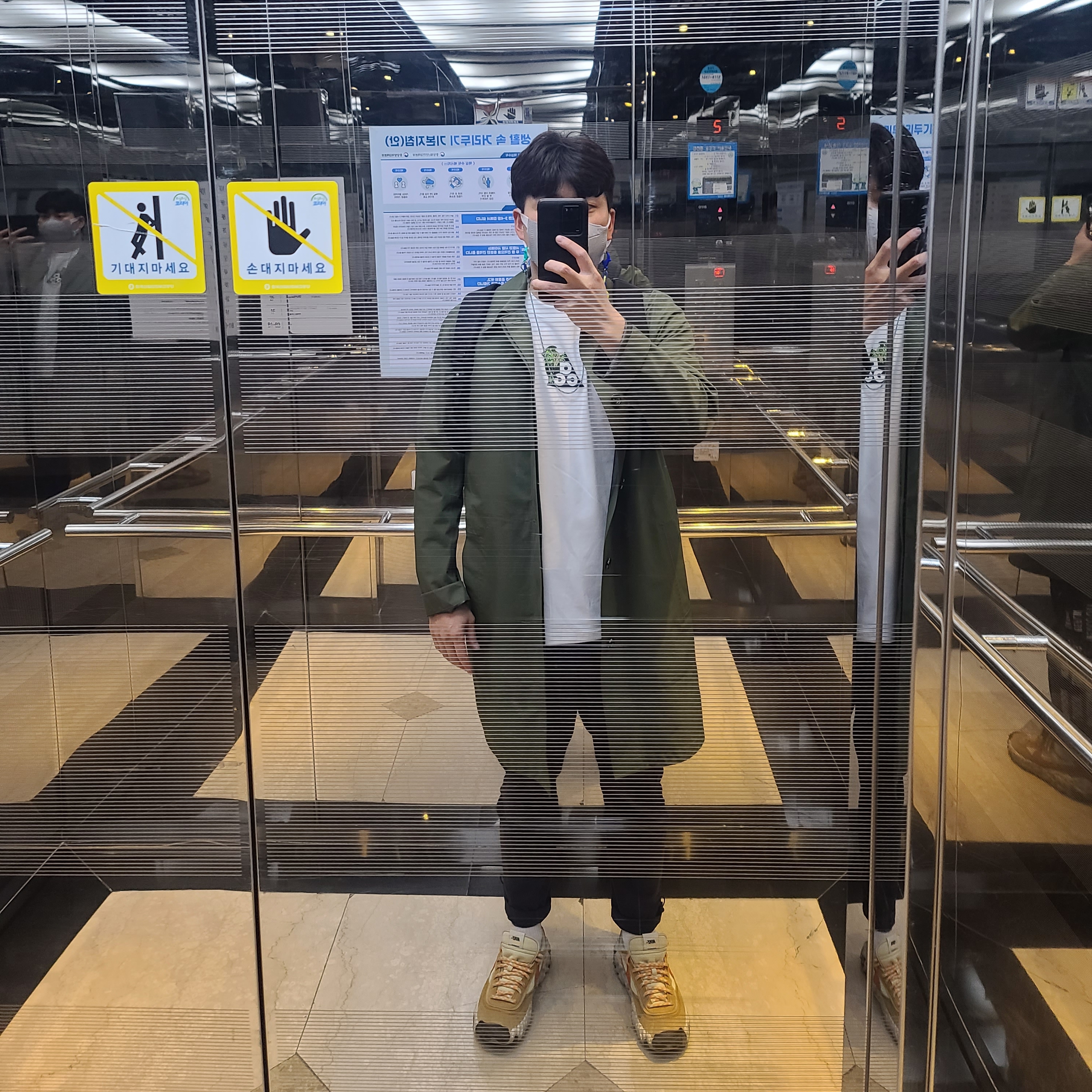 Nike Overbreak SP Fossil, Nike ACG Iceland Map T-Shirt Summit White - Asia 착용 스타일