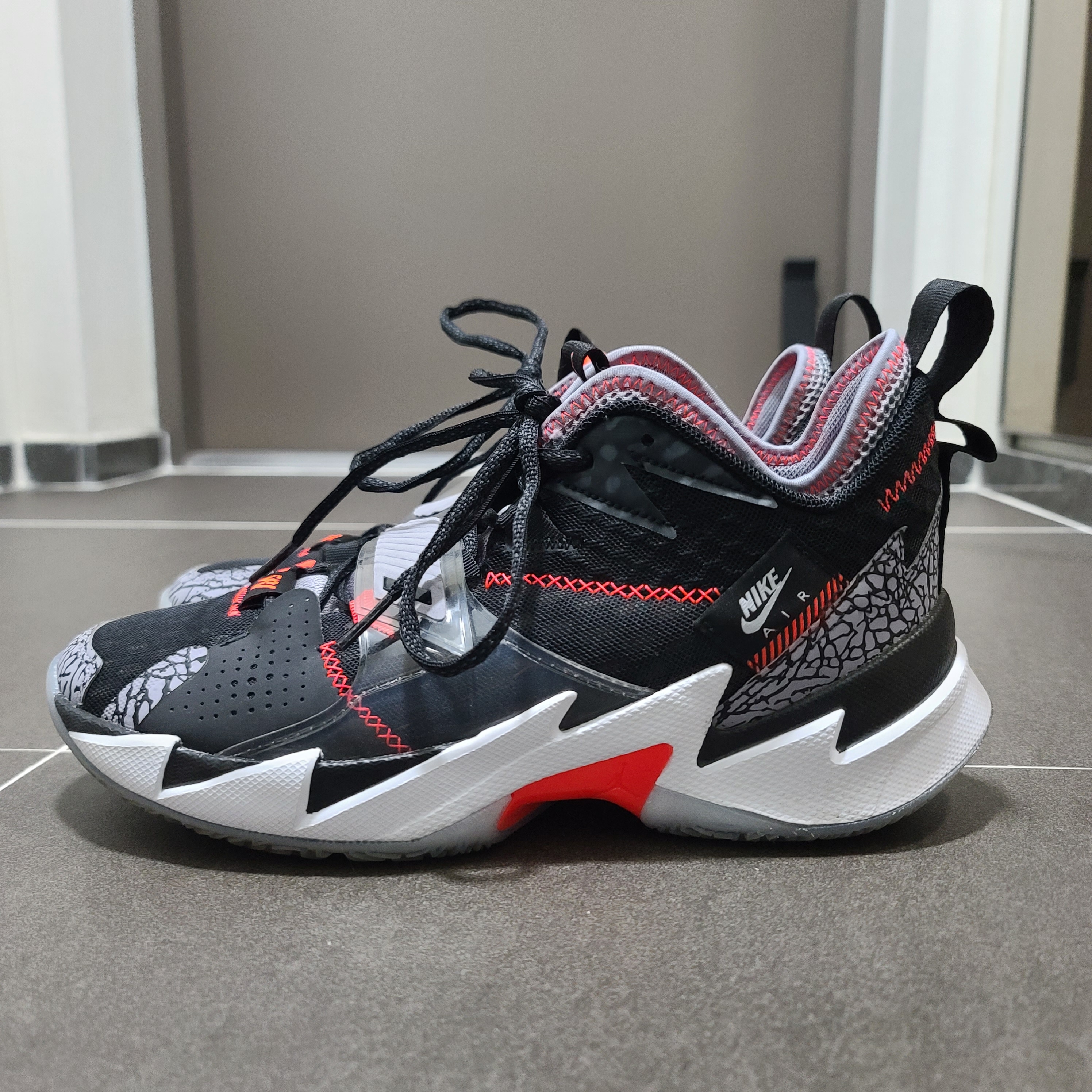 Jordan Why Not ZER0.3 PF Black Cement 착용 스타일 - 1