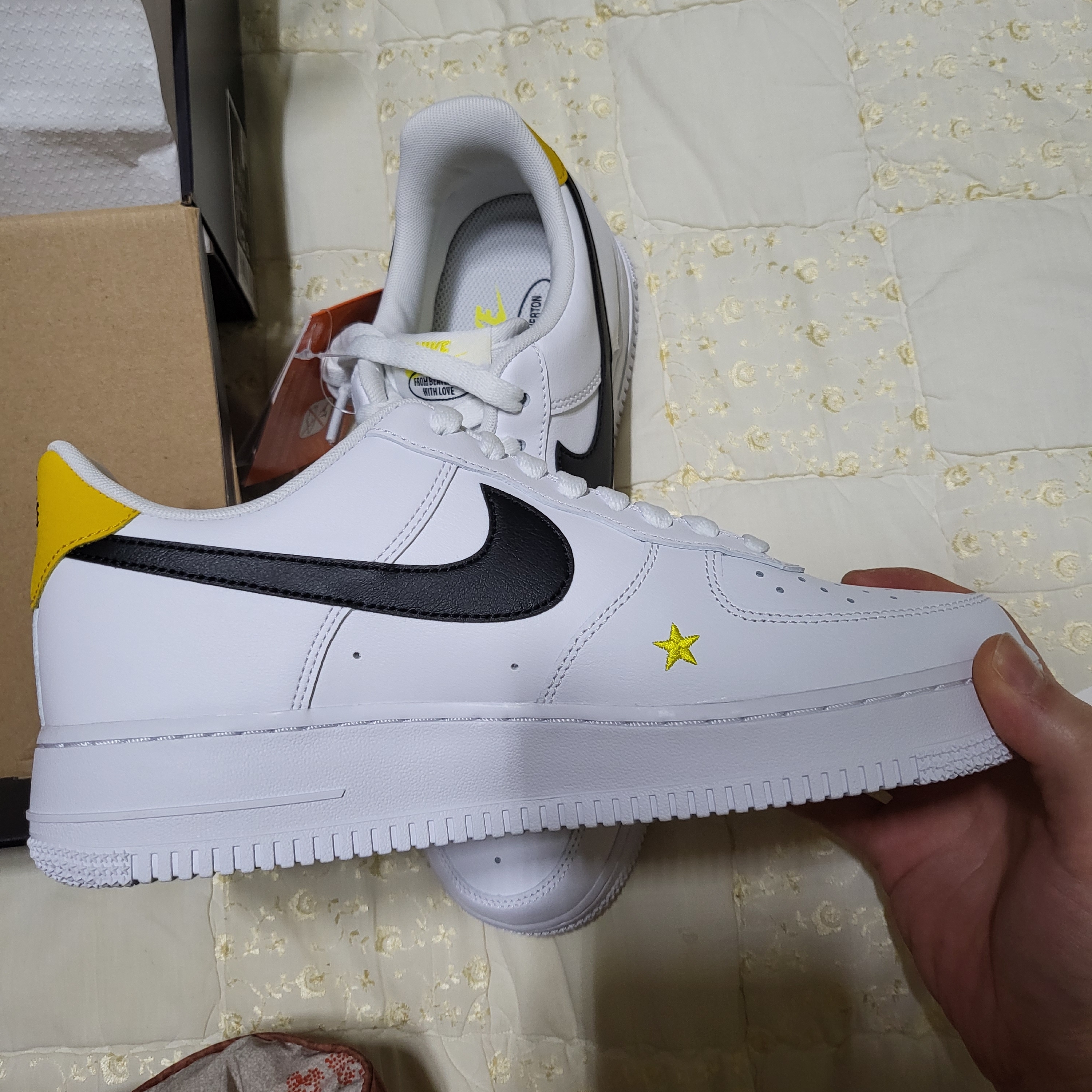 Nike Air Force 1 '07 LV8 2 Have a Nike Day 착용 스타일 - 2