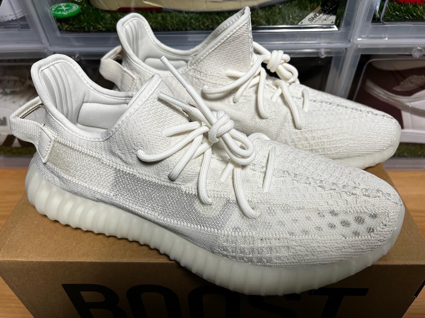 Adidas Yeezy Boost 350 V2 Bone 착용 스타일 - 2