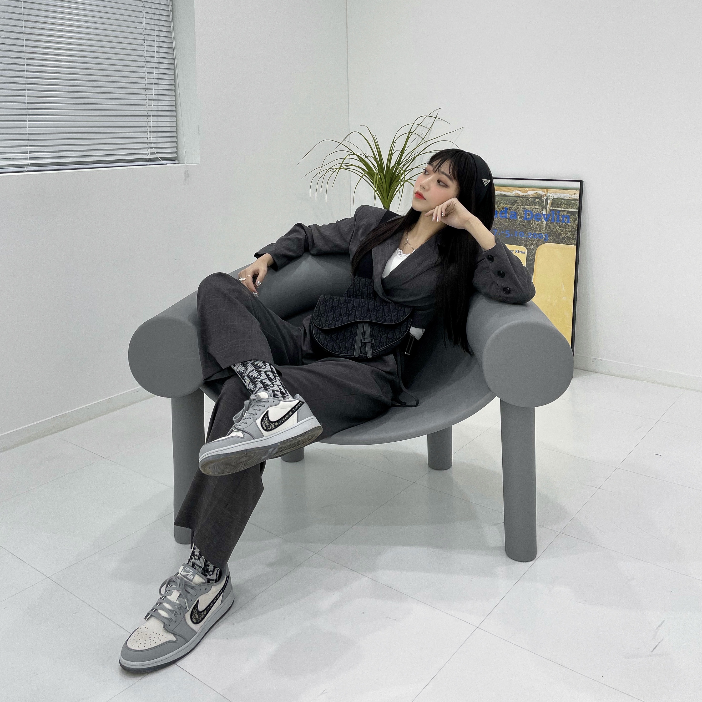 Jordan 1 x Dior Low OG, Dior Saddle Bag Blue Dior Oblique Jacquard 착용 스타일