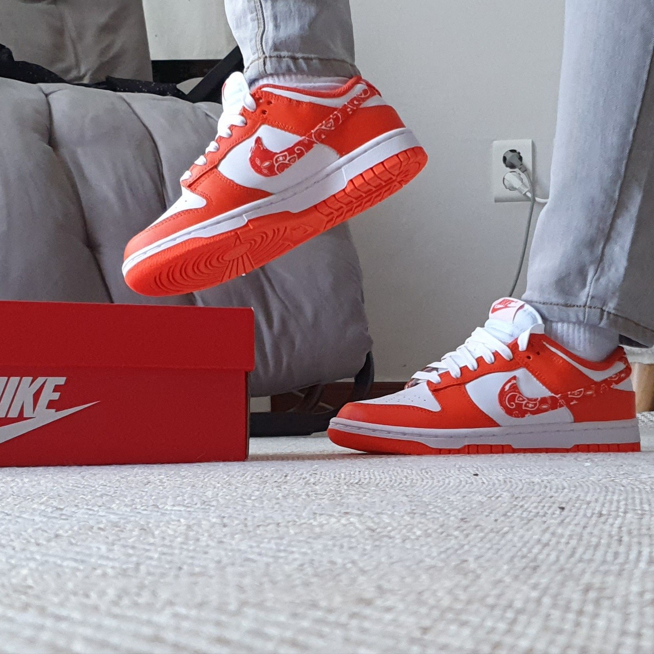 (W) Nike Dunk Low Essential Orange Paisley, (W) Jordan 1 Low OG Starfish 착용 스타일 - 1