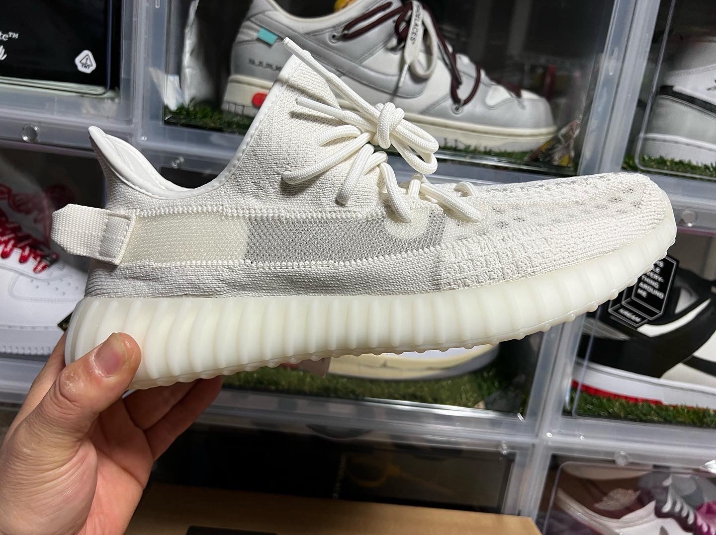 Adidas Yeezy Boost 350 V2 Bone 착용 스타일 - 1