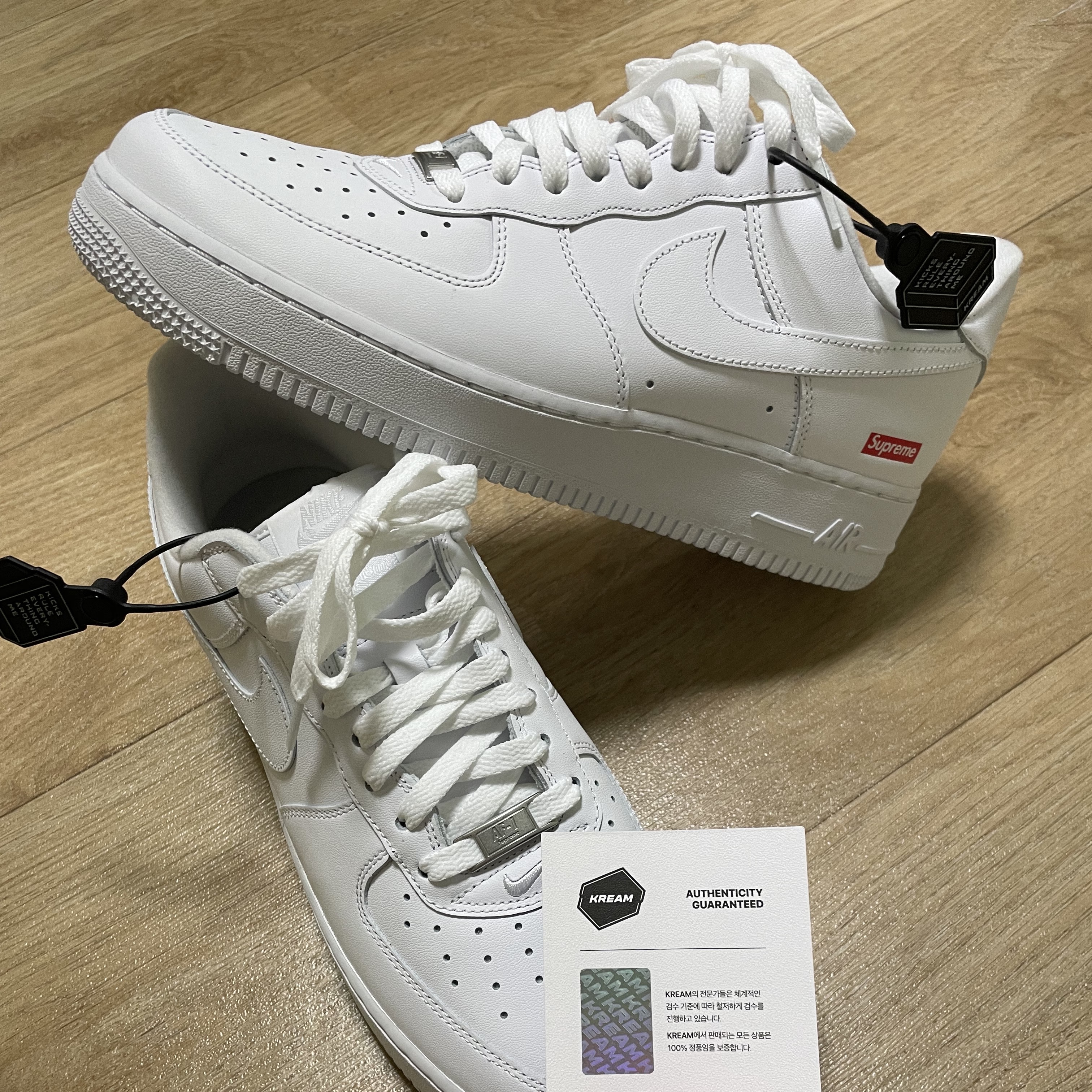 Nike x Supreme Air Force 1 Low White 착용 스타일