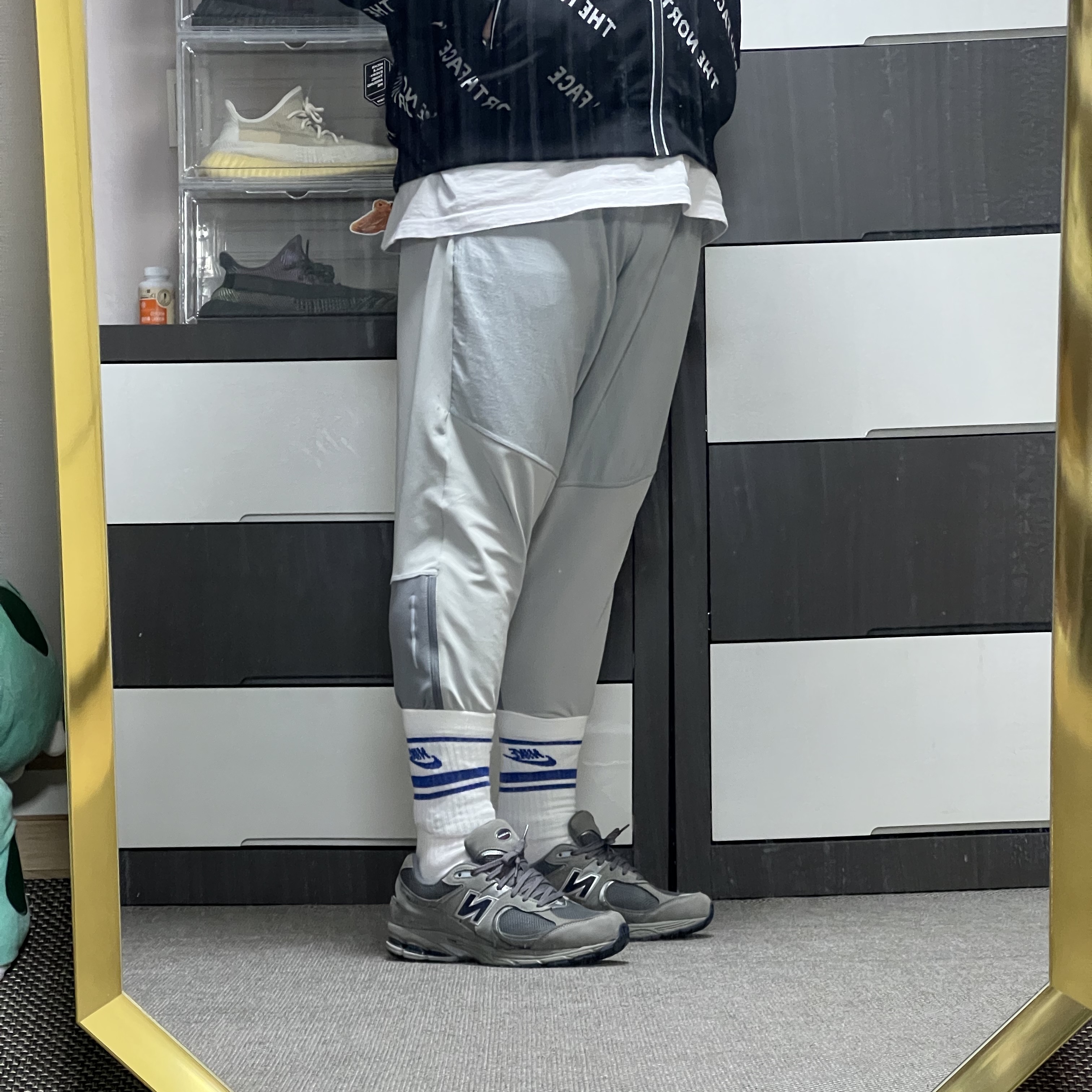 New Balance 2002R Gray 착용 스타일 - 5