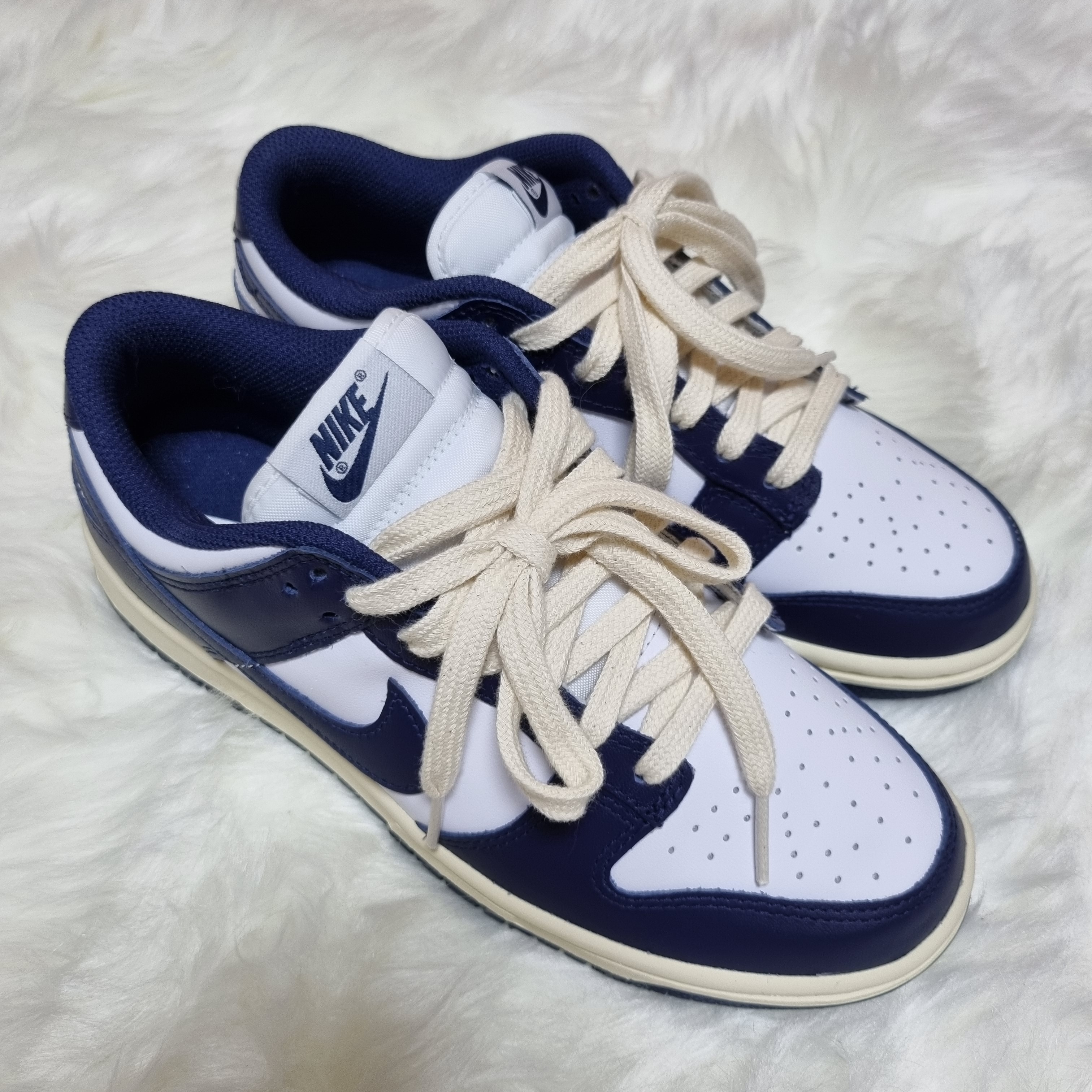 (W) Nike Dunk Low Vintage Midnight Navy 착용 스타일 - 1