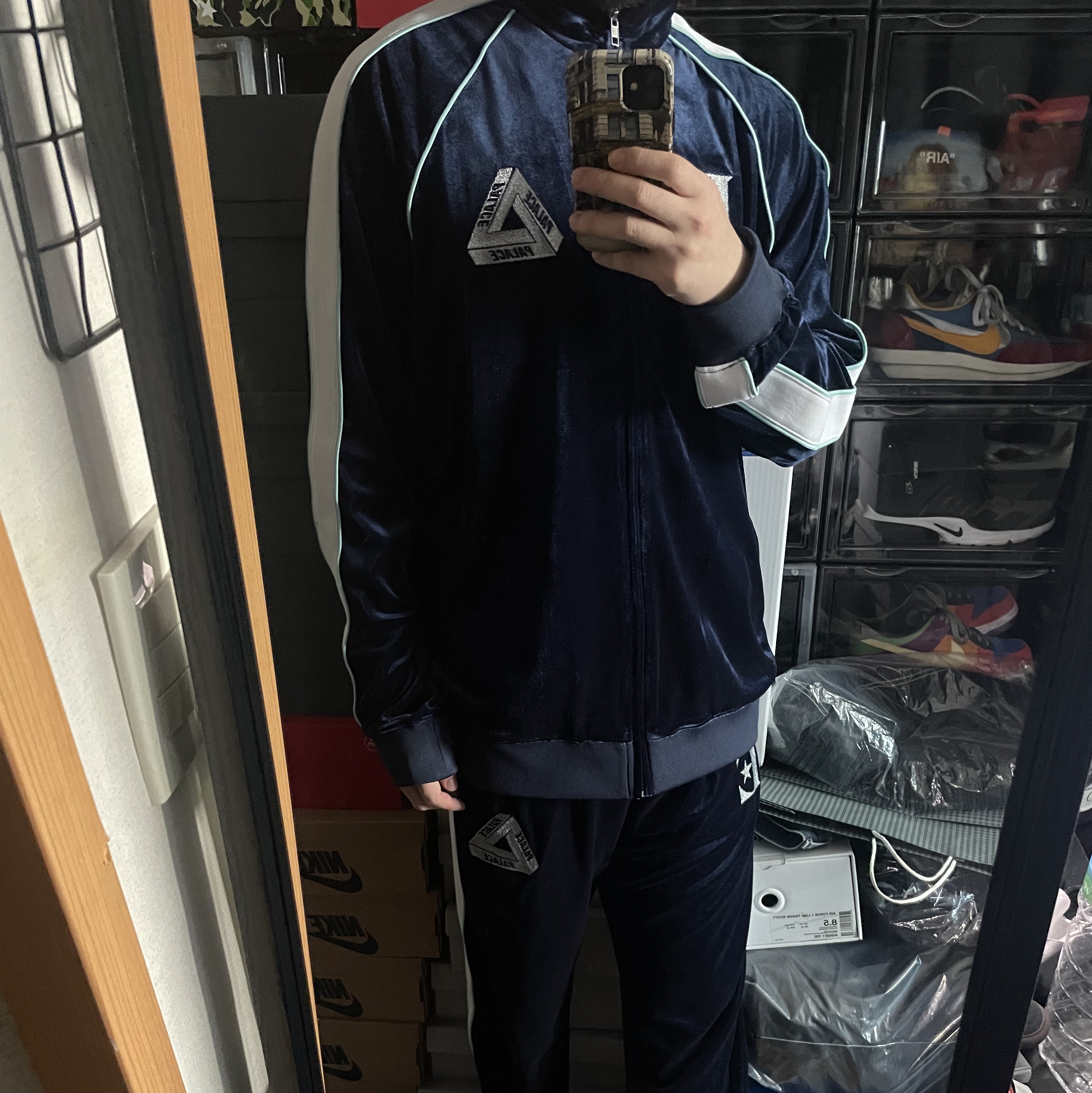 Palace x Elton John Velour Track Top Navy - 22SS, Palace x Elton John Velour Track Pants Navy - 22SS 착용 스타일 - 3