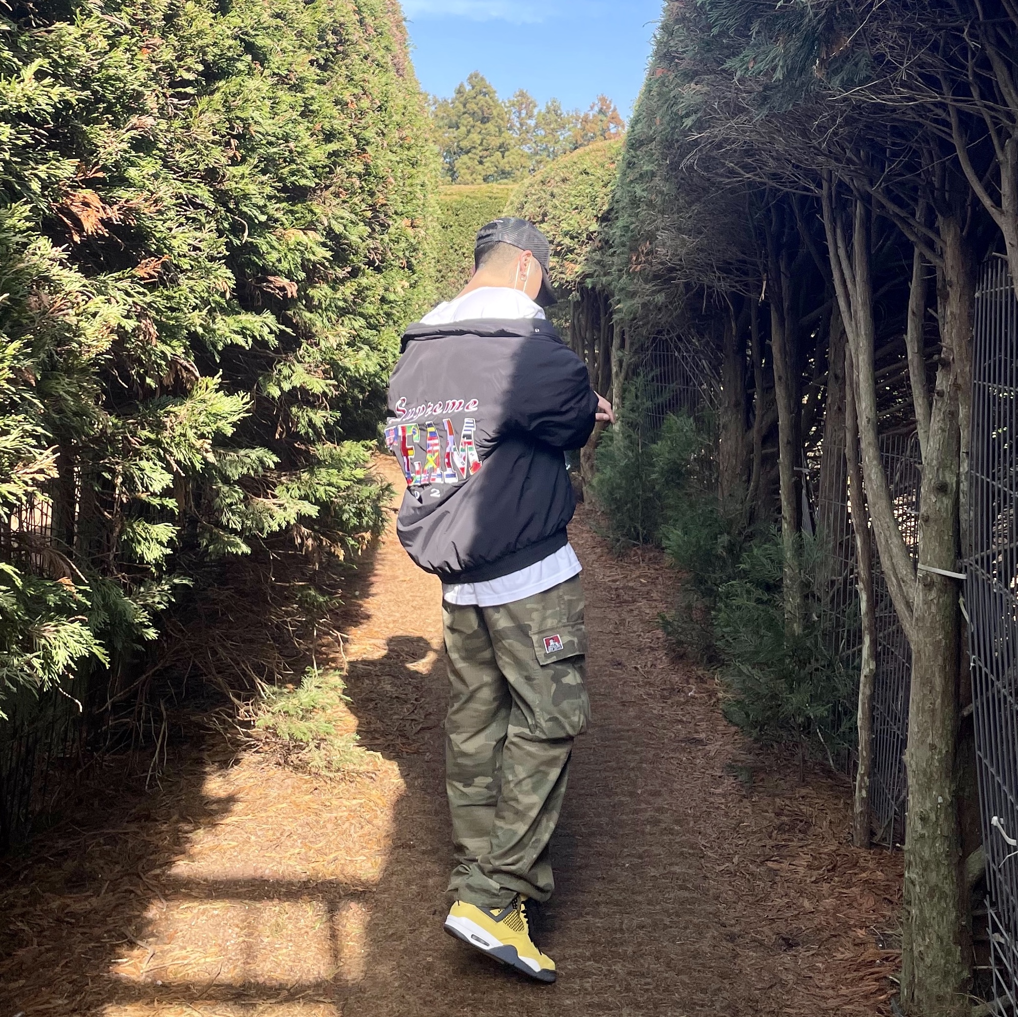 Jordan 4 Retro Tour Yellow, Supreme Team Puffy Jacket Black - 20SS 착용 스타일