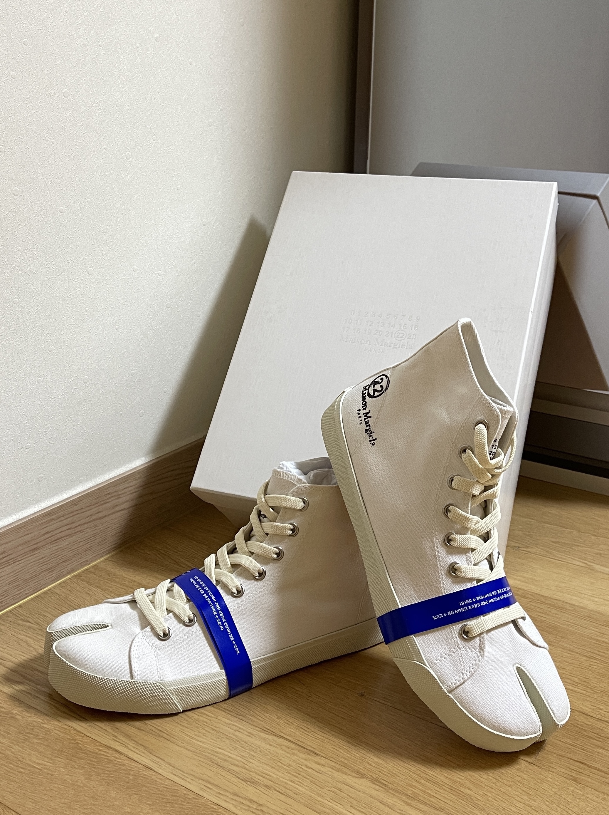 Maison Margiela Tabi High White 착용 스타일