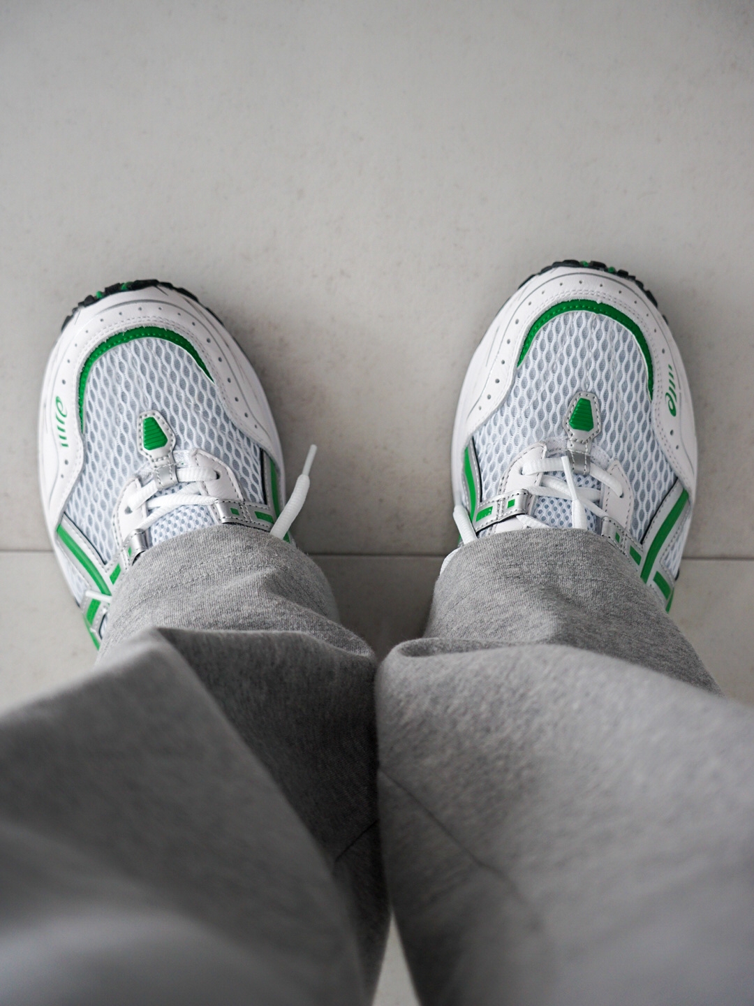 Asics Gel-1090 White Green 착용 스타일 - 3