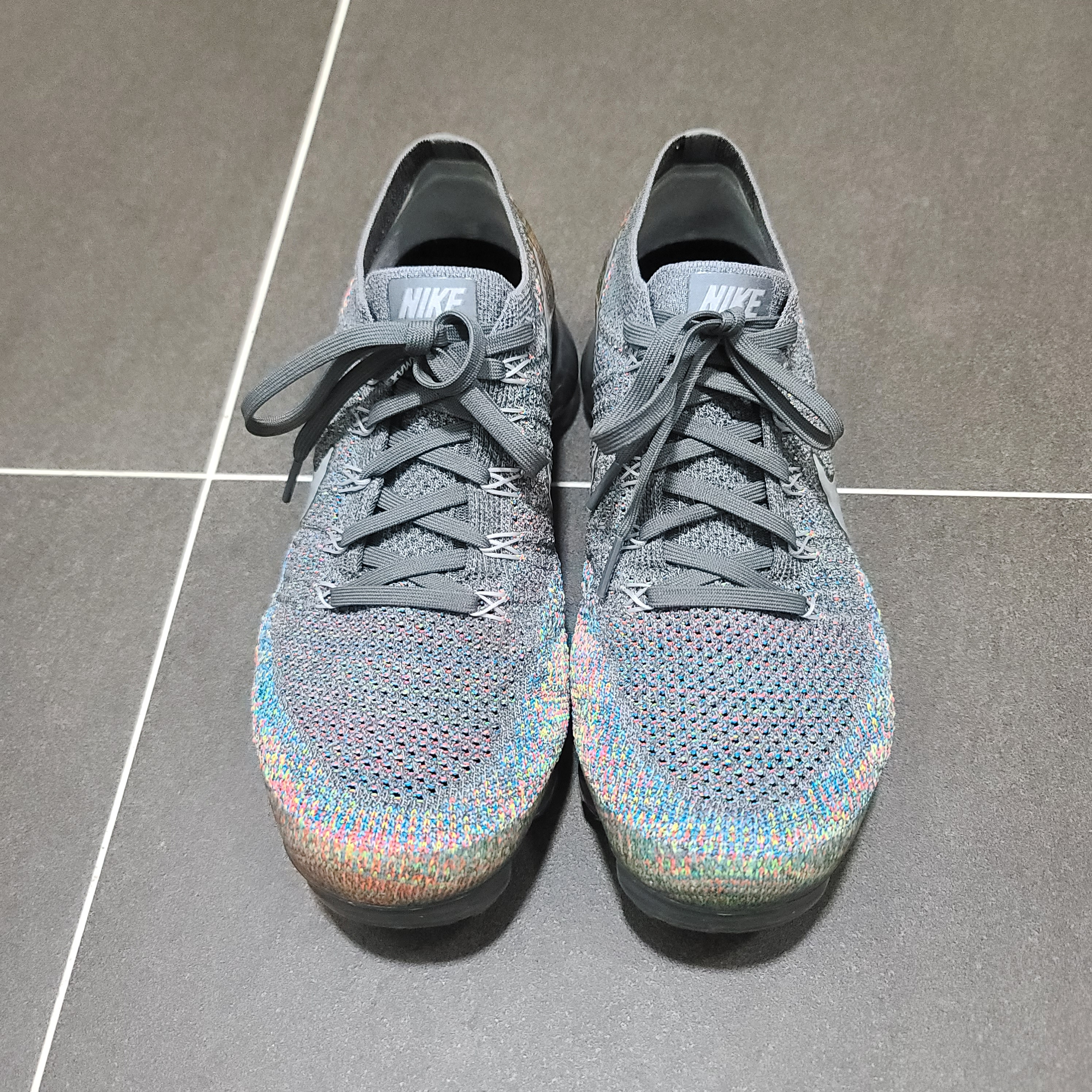 Nike Air VaporMax Grey Multi-Color 착용 스타일 - 2