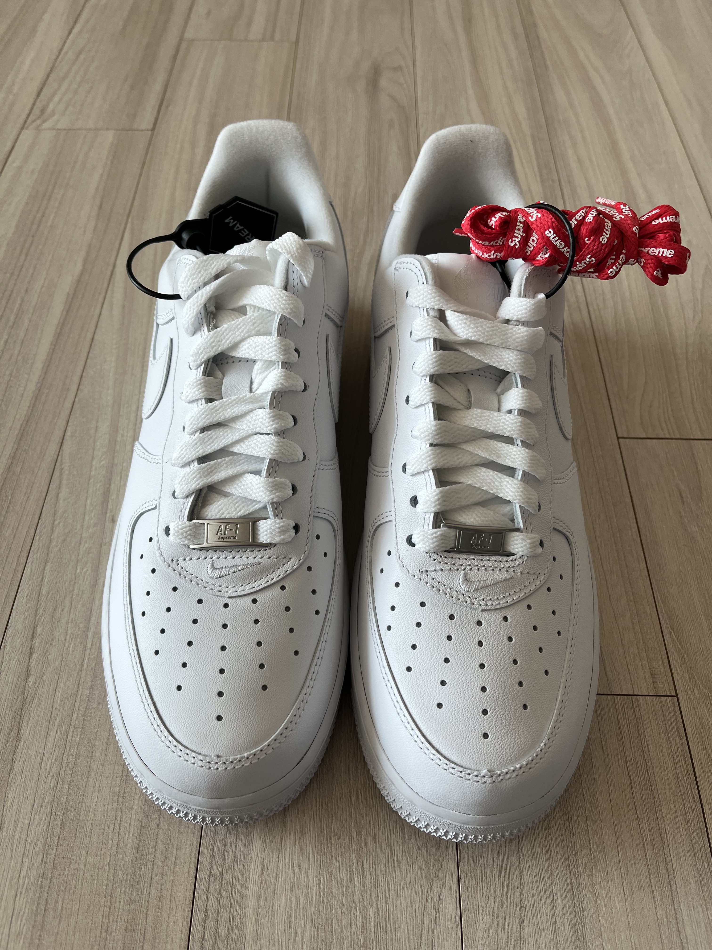 Nike x Supreme Air Force 1 Low White 착용 스타일