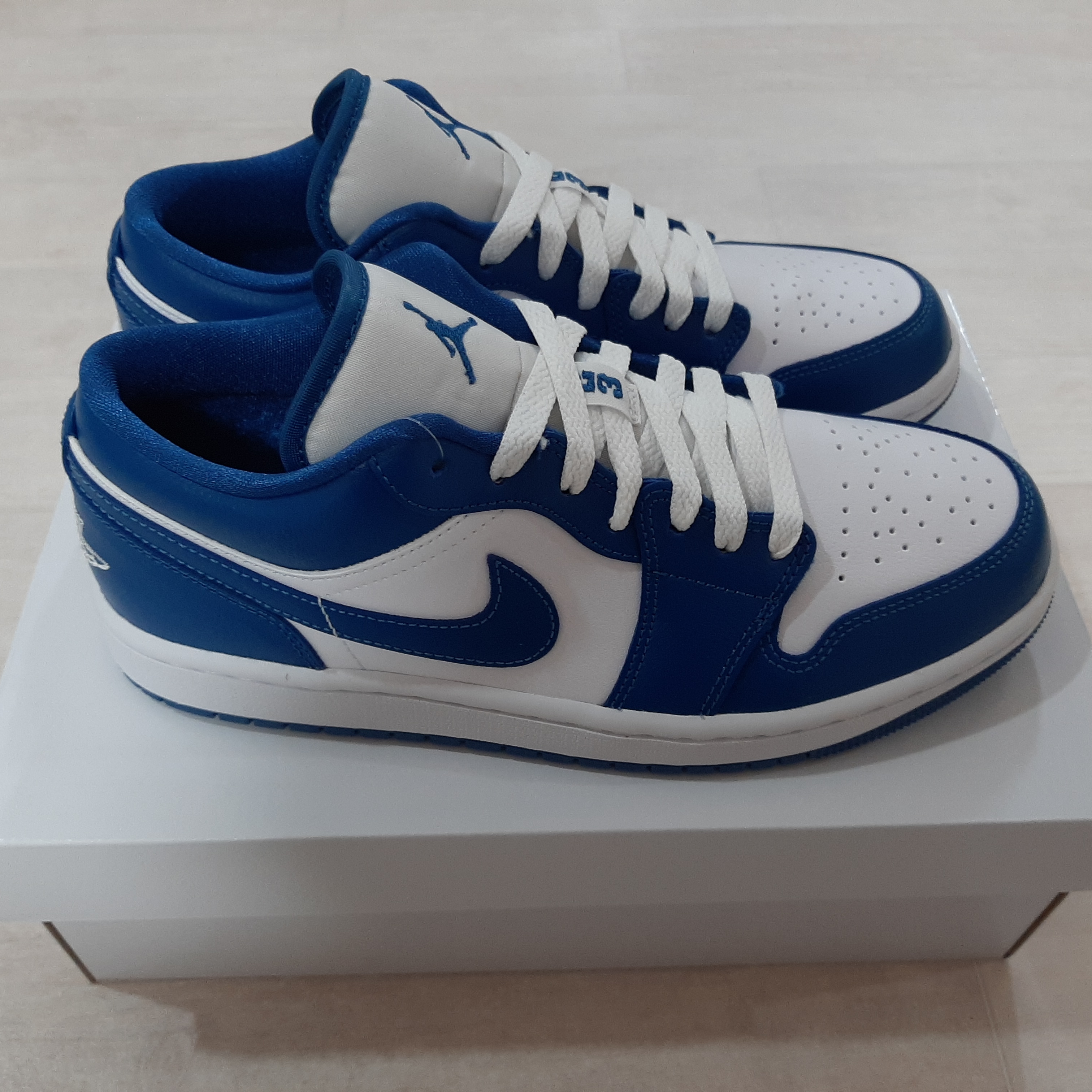 (W) Jordan 1 Low White Dark Marina Blue 착용 스타일 - 2