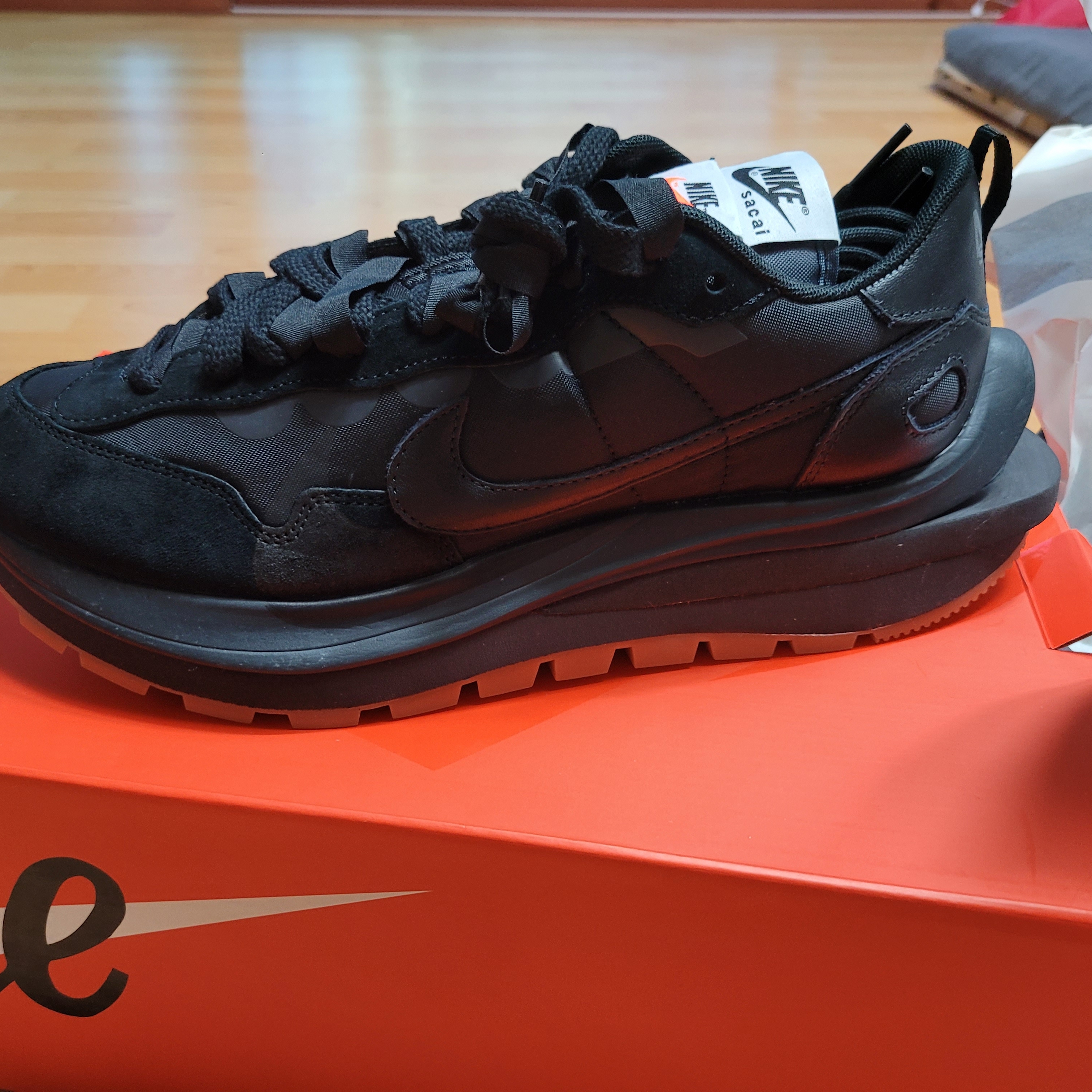 Nike x Sacai VaporWaffle Black and Gum 착용 스타일 - 1