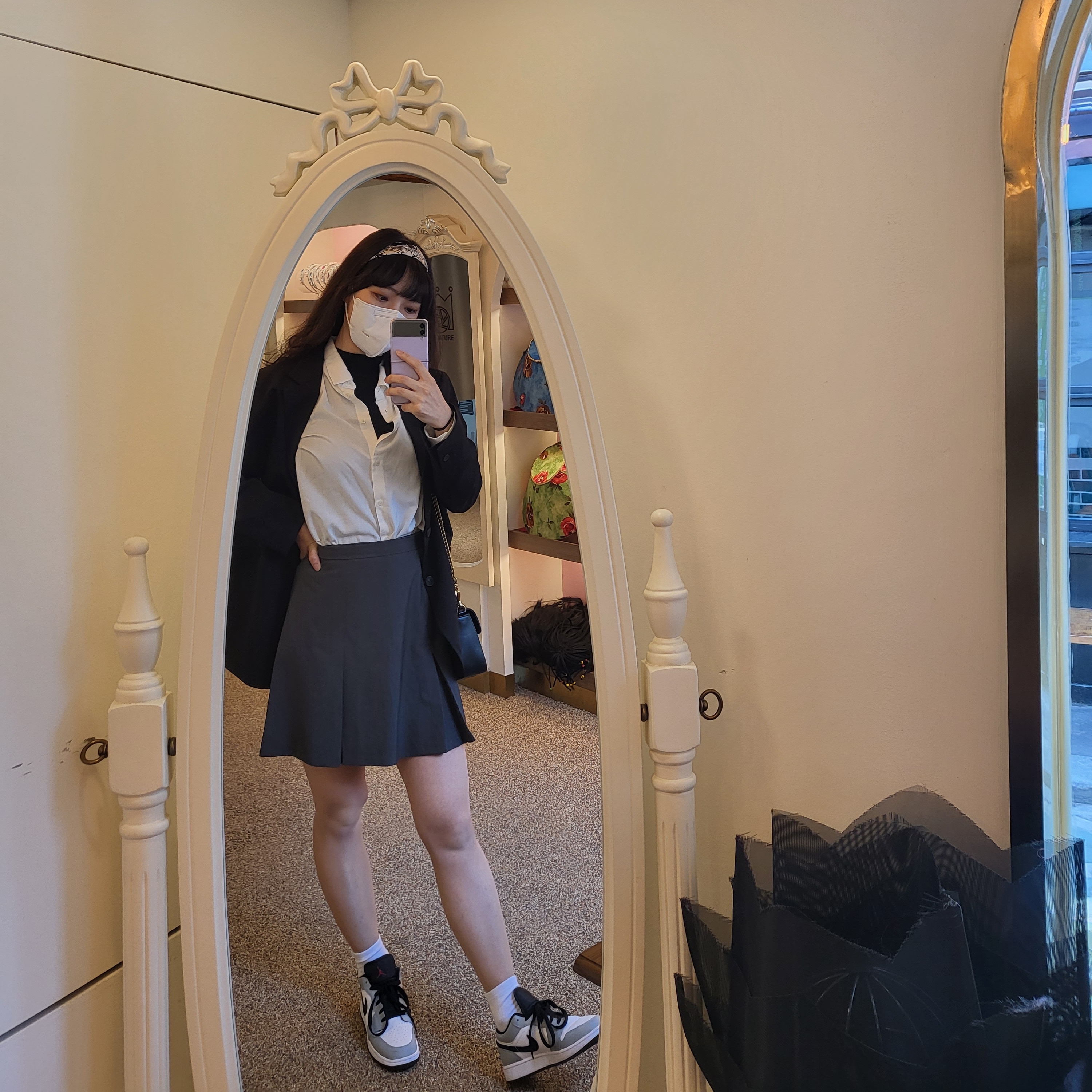 (GS) Jordan 1 Low Light Smoke Grey, (W) Louis Vuitton Monogram Confidential Bandeau Black 착용 스타일 - 2