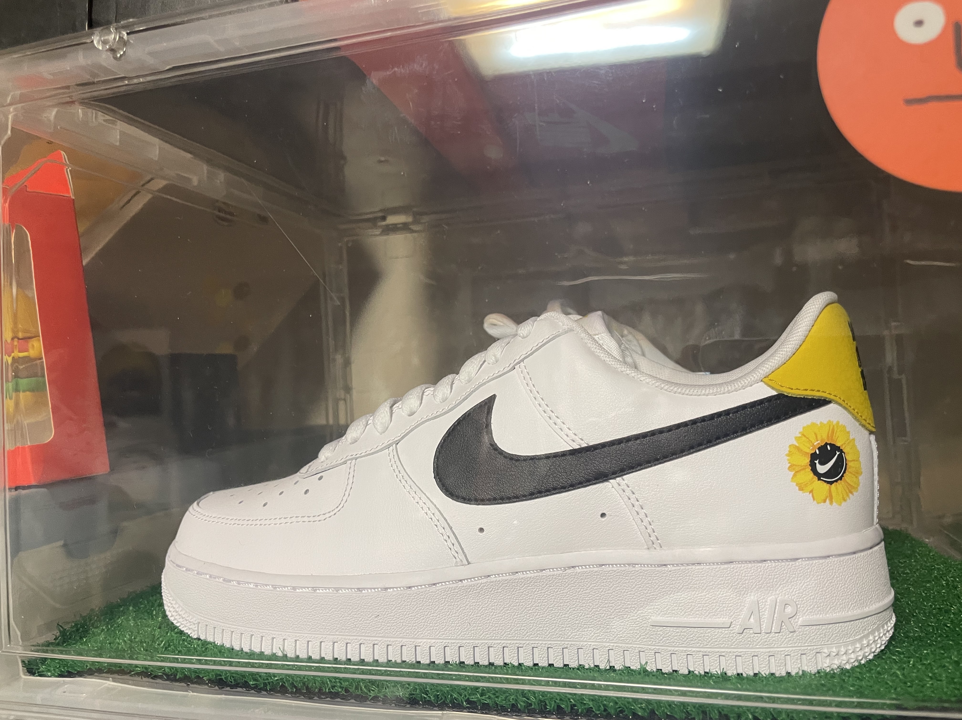 Nike Air Force 1 '07 LV8 2 Have a Nike Day 착용 스타일