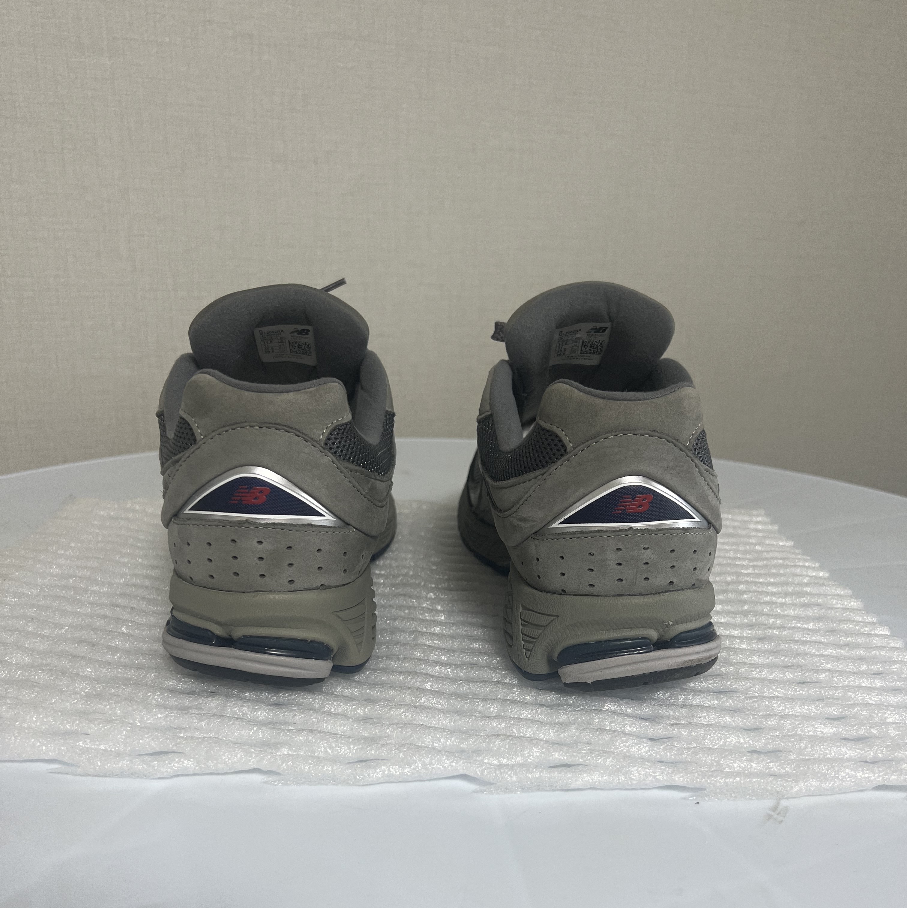 New Balance 2002R Gray 착용 스타일 - 4