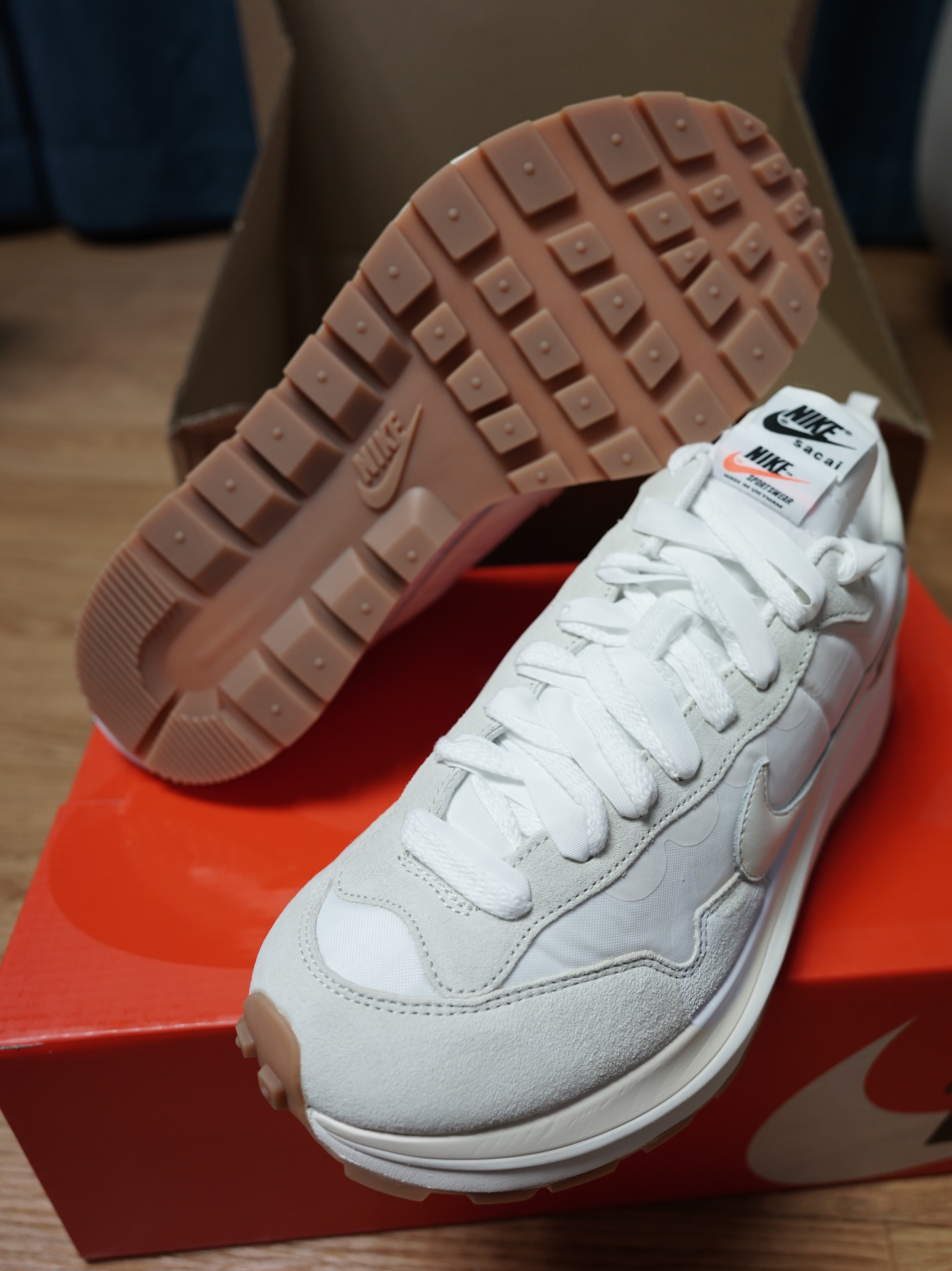 Nike x Sacai VaporWaffle White and Gum 착용 스타일 - 3