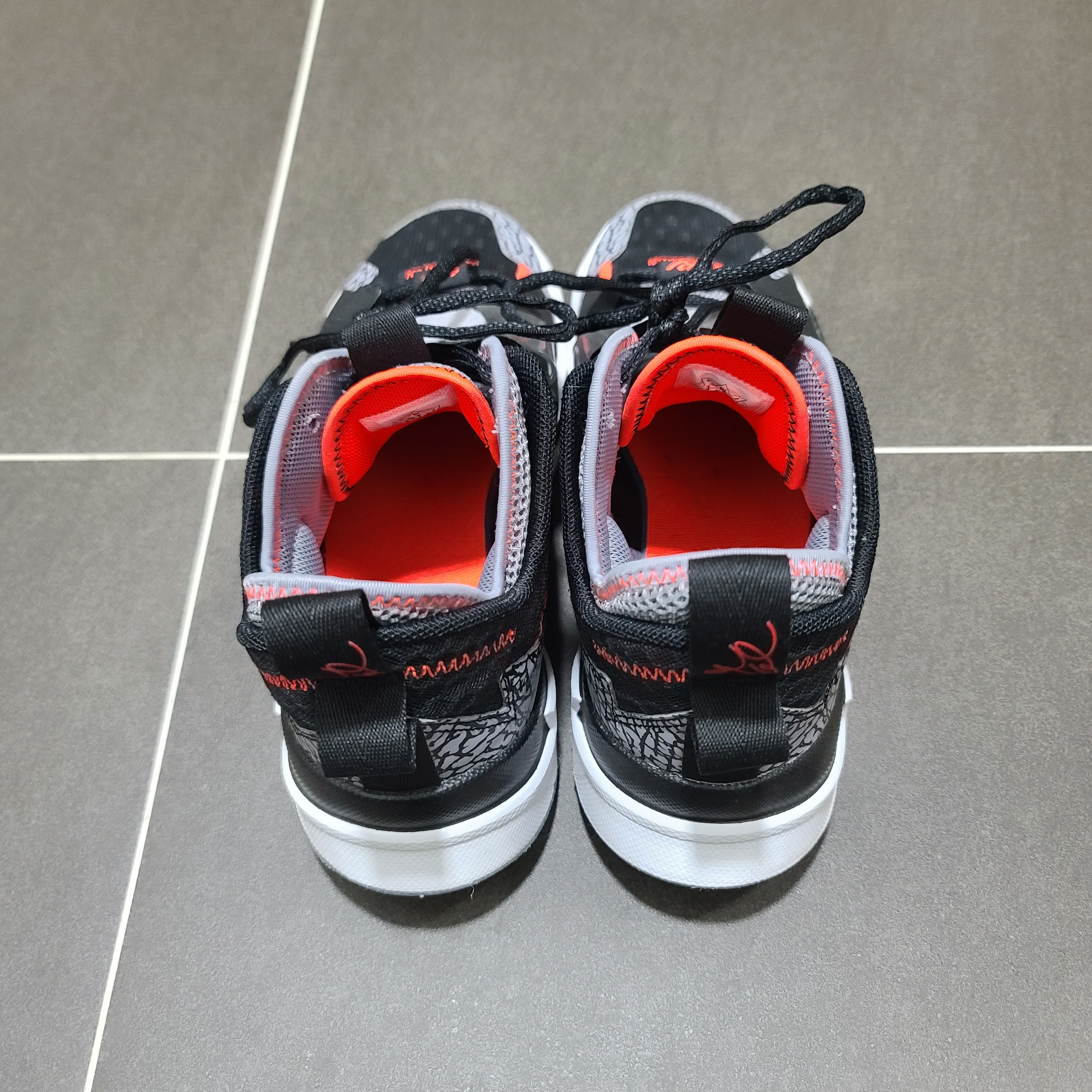 Jordan Why Not ZER0.3 PF Black Cement 착용 스타일 - 3
