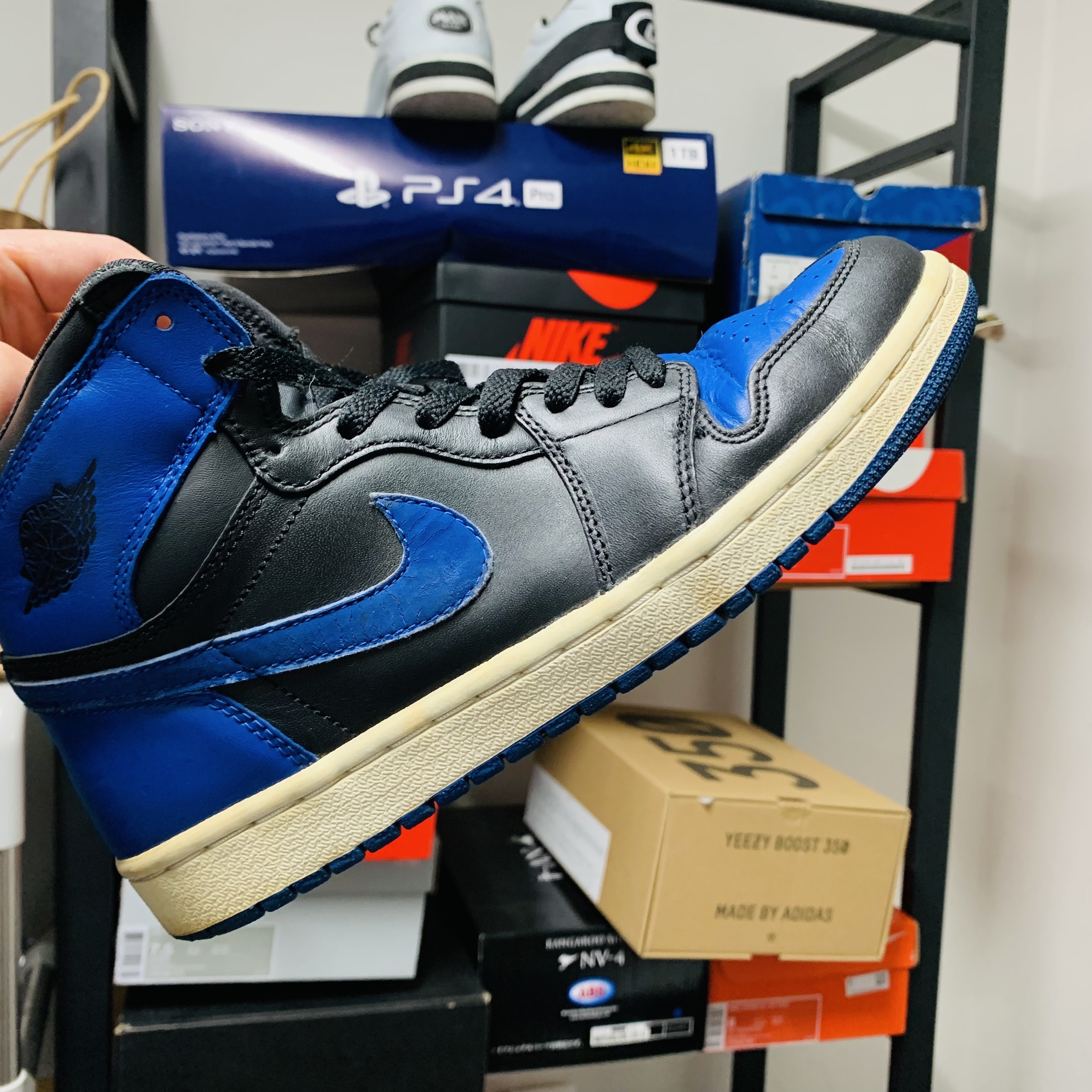 Jordan 1 Retro Black Royal Blue 2001 착용 스타일 - 1