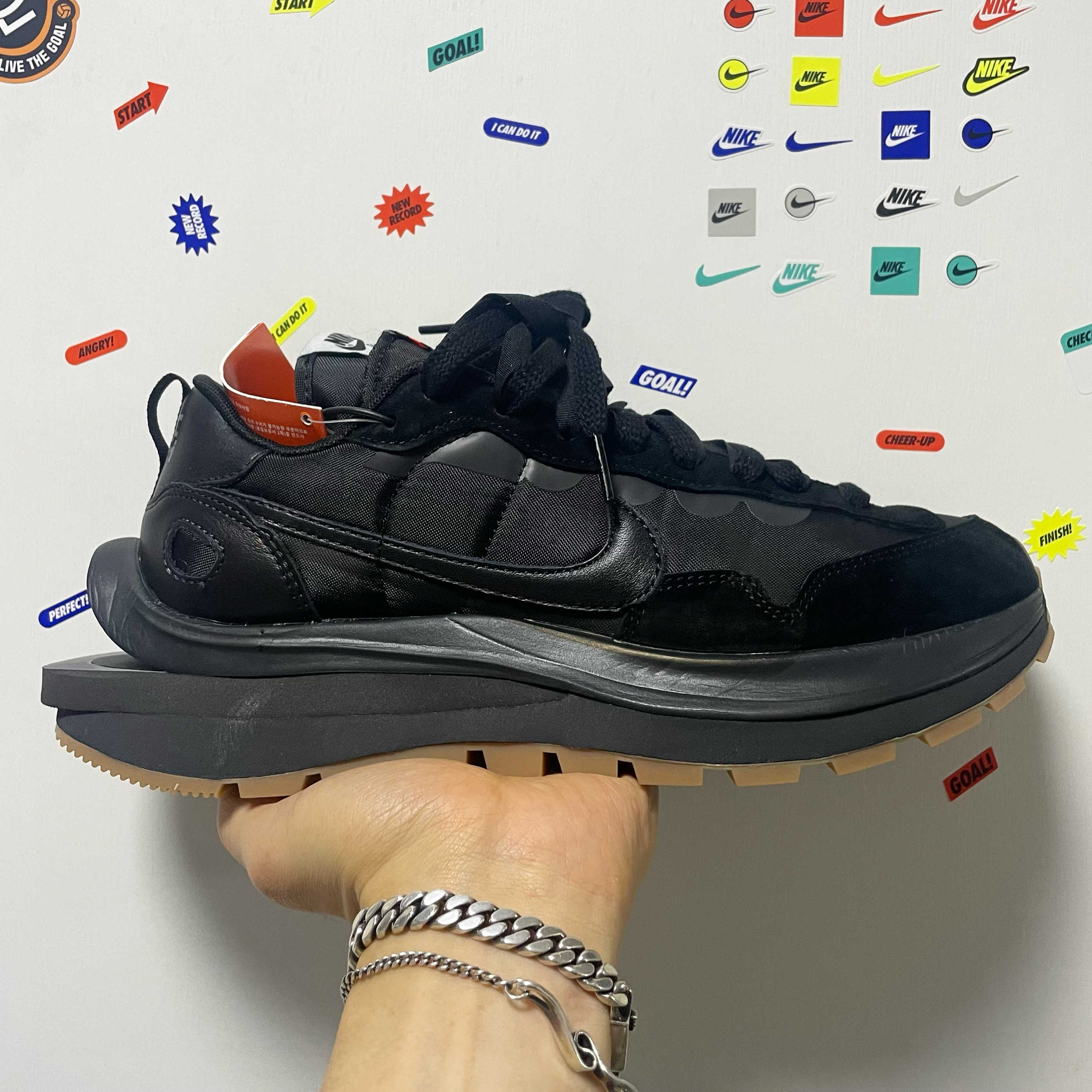 Nike x Sacai VaporWaffle Black and Gum 착용 스타일