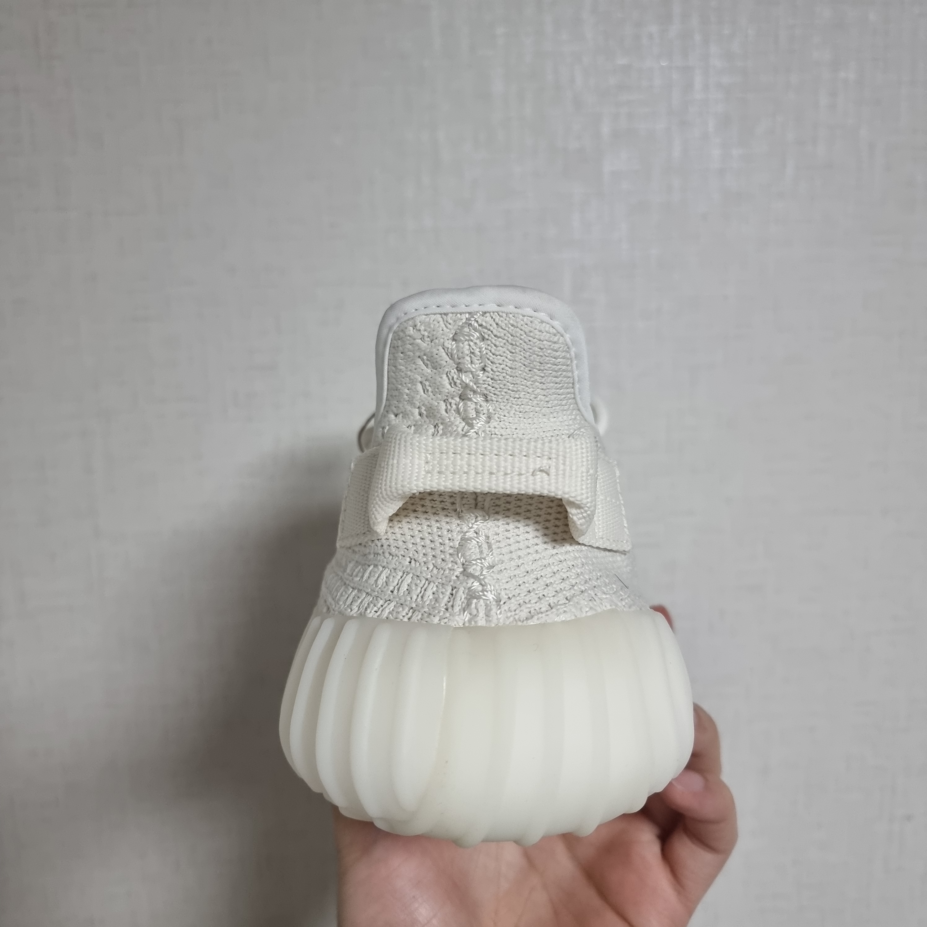Adidas Yeezy Boost 350 V2 Bone 착용 스타일 - 4