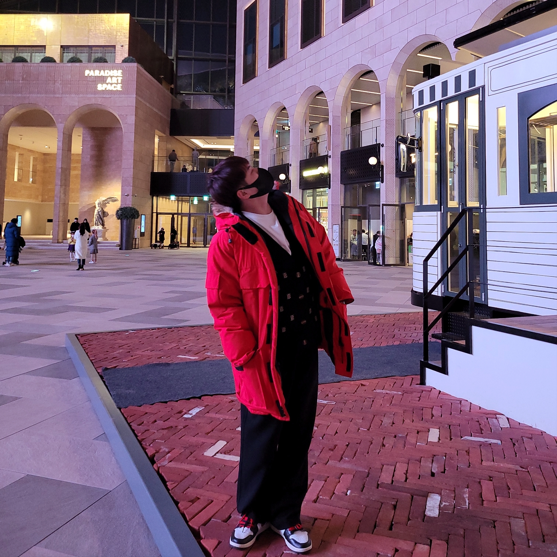 Jordan 1 Retro High OG Gym Red, Canada Goose Expedition Parka Fusion Fit Red 착용 스타일