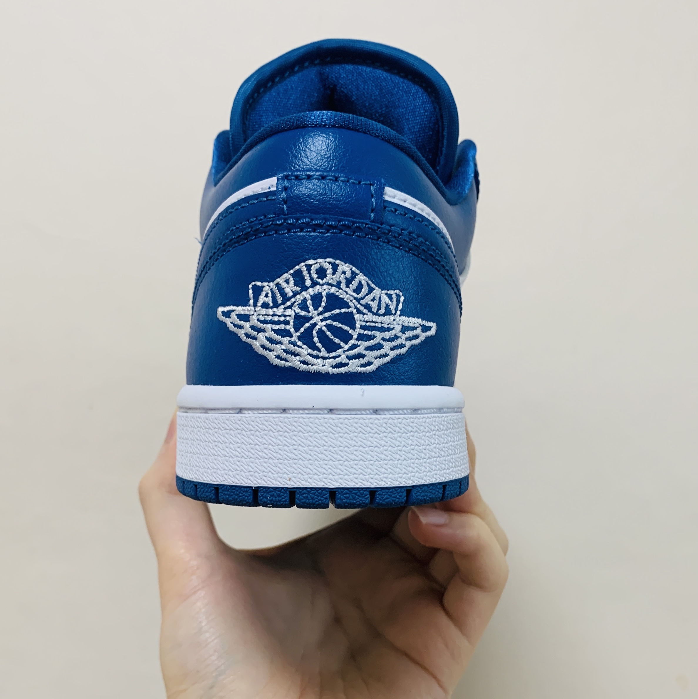 (W) Jordan 1 Low White Dark Marina Blue 착용 스타일 - 3