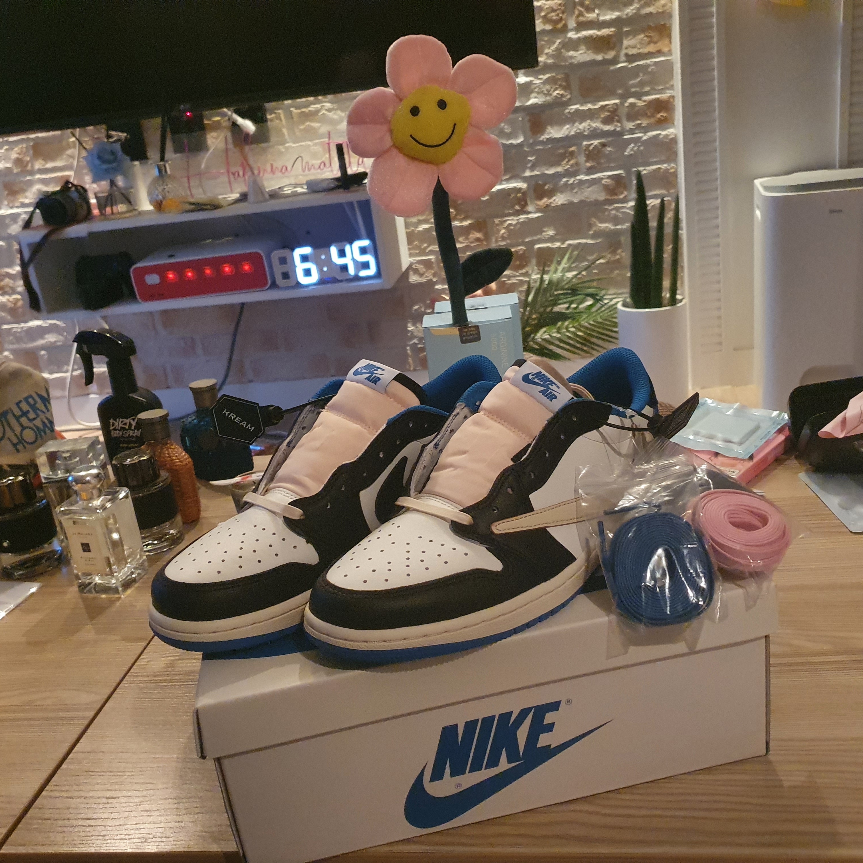 Jordan 1 x Travis Scott x Fragment Retro Low OG SP Military Blue 착용 스타일