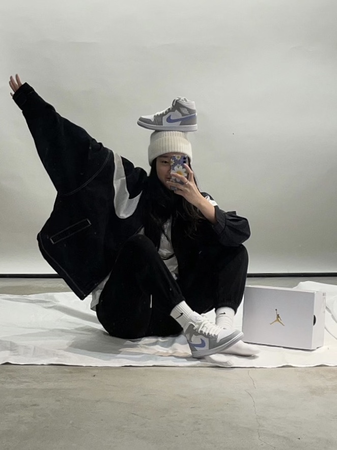 (W) Jordan 1 Mid Wolf Grey 착용 스타일 - 1