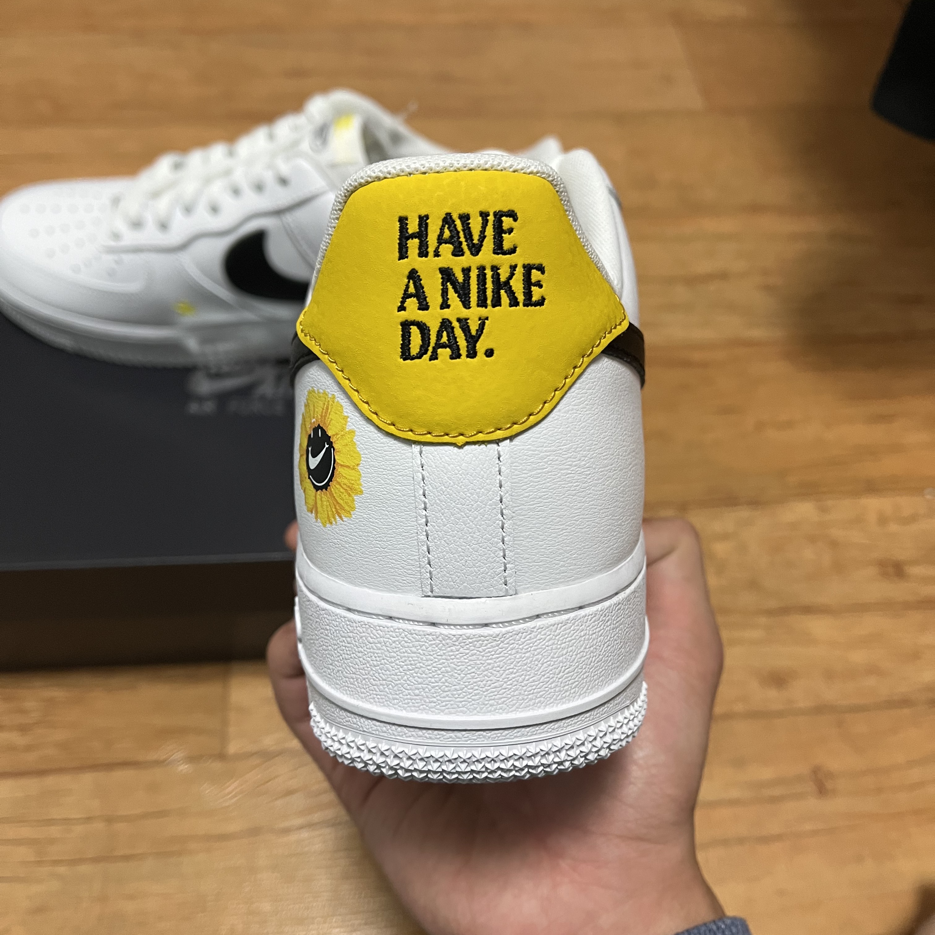 Nike Air Force 1 '07 LV8 2 Have a Nike Day 착용 스타일 - 2